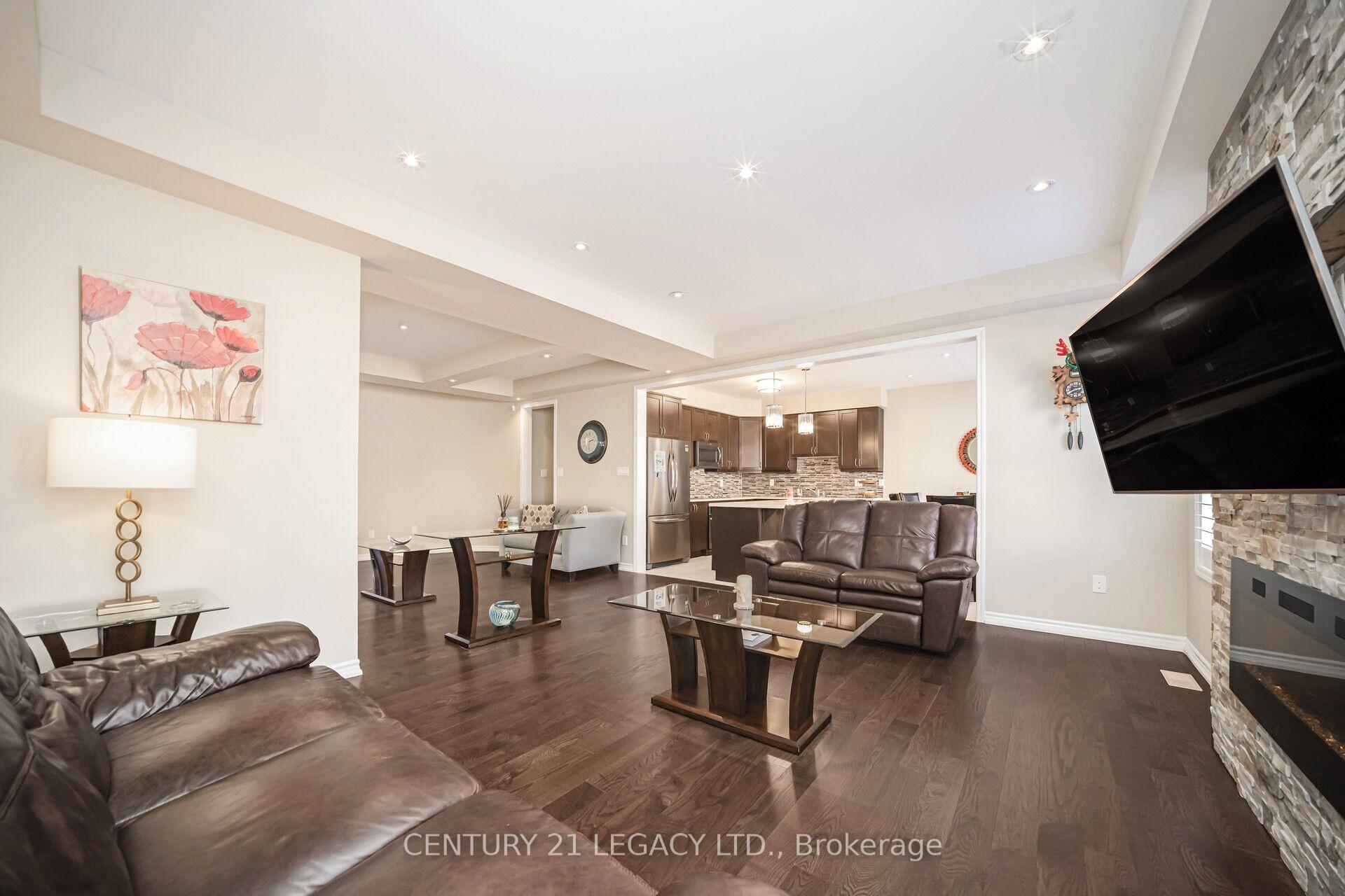 Photo 5 of 33 Callandar Road, Brampton, Northwest Brampton — HOMEH