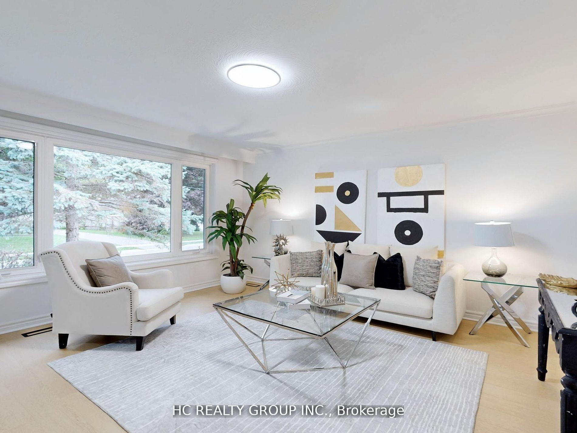 Photo 5 of 26 Algonquin Crescent, Aurora, Aurora Heights — HOMEH