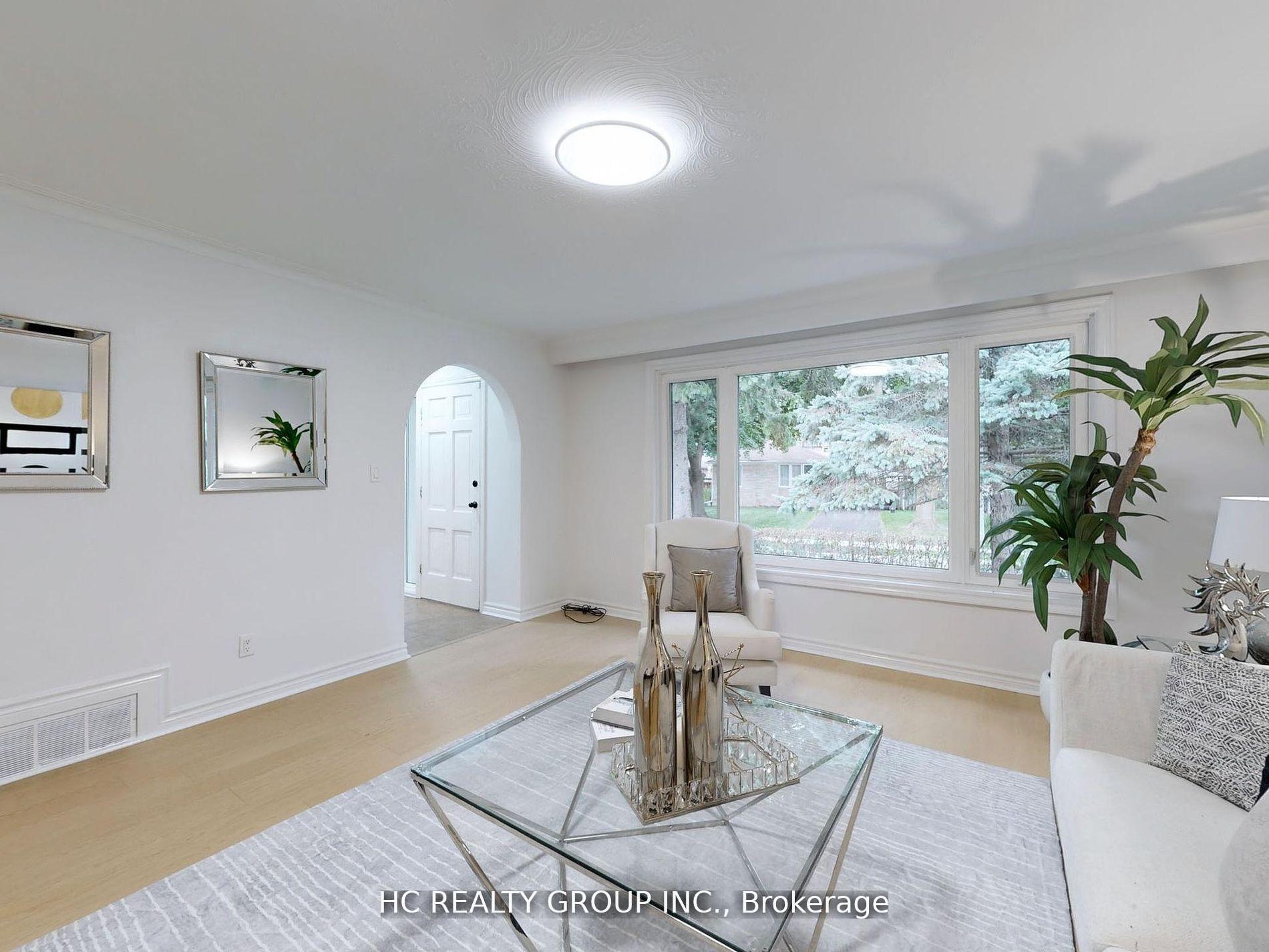 Photo 6 of 26 Algonquin Crescent, Aurora, Aurora Heights — HOMEH