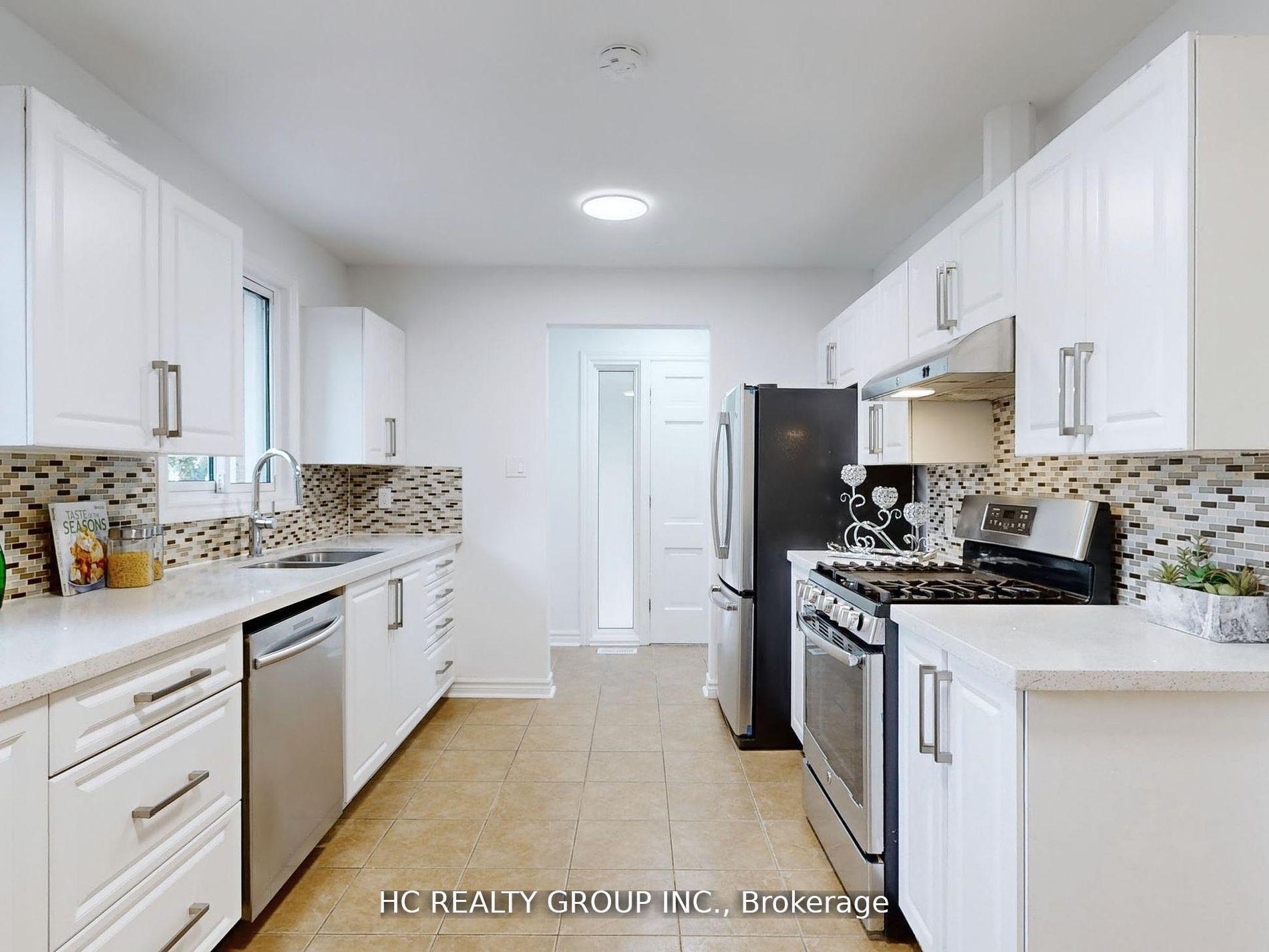 Photo 4 of 26 Algonquin Crescent, Aurora, Aurora Heights — HOMEH