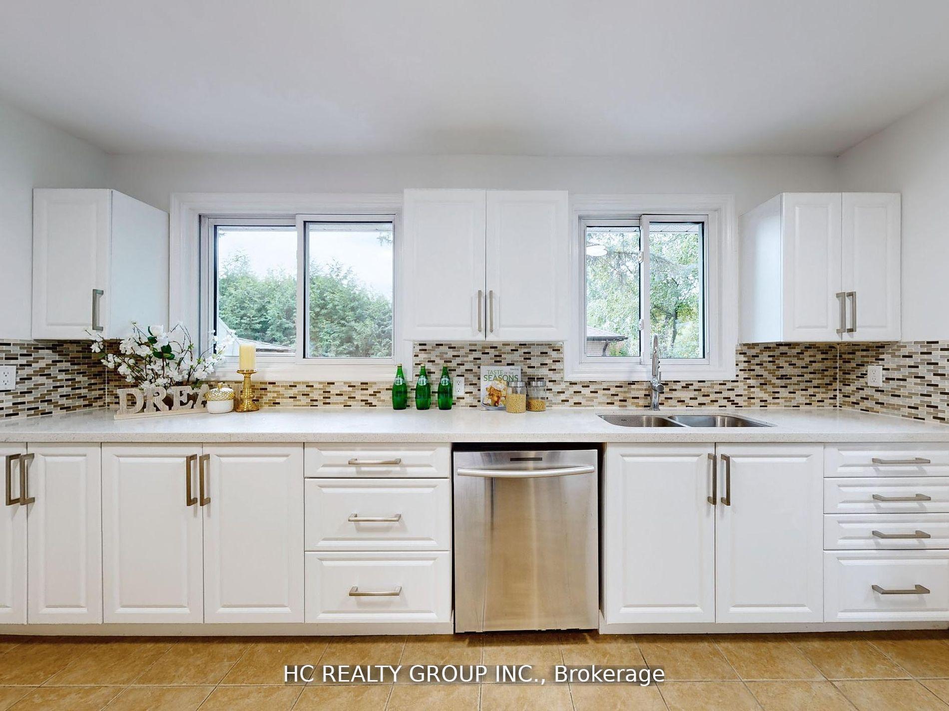 Photo 7 of 26 Algonquin Crescent, Aurora, Aurora Heights — HOMEH