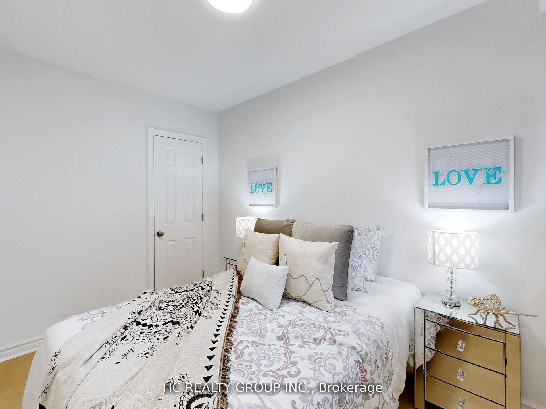 Photo 9 of 26 Algonquin Crescent, Aurora, Aurora Heights — HOMEH