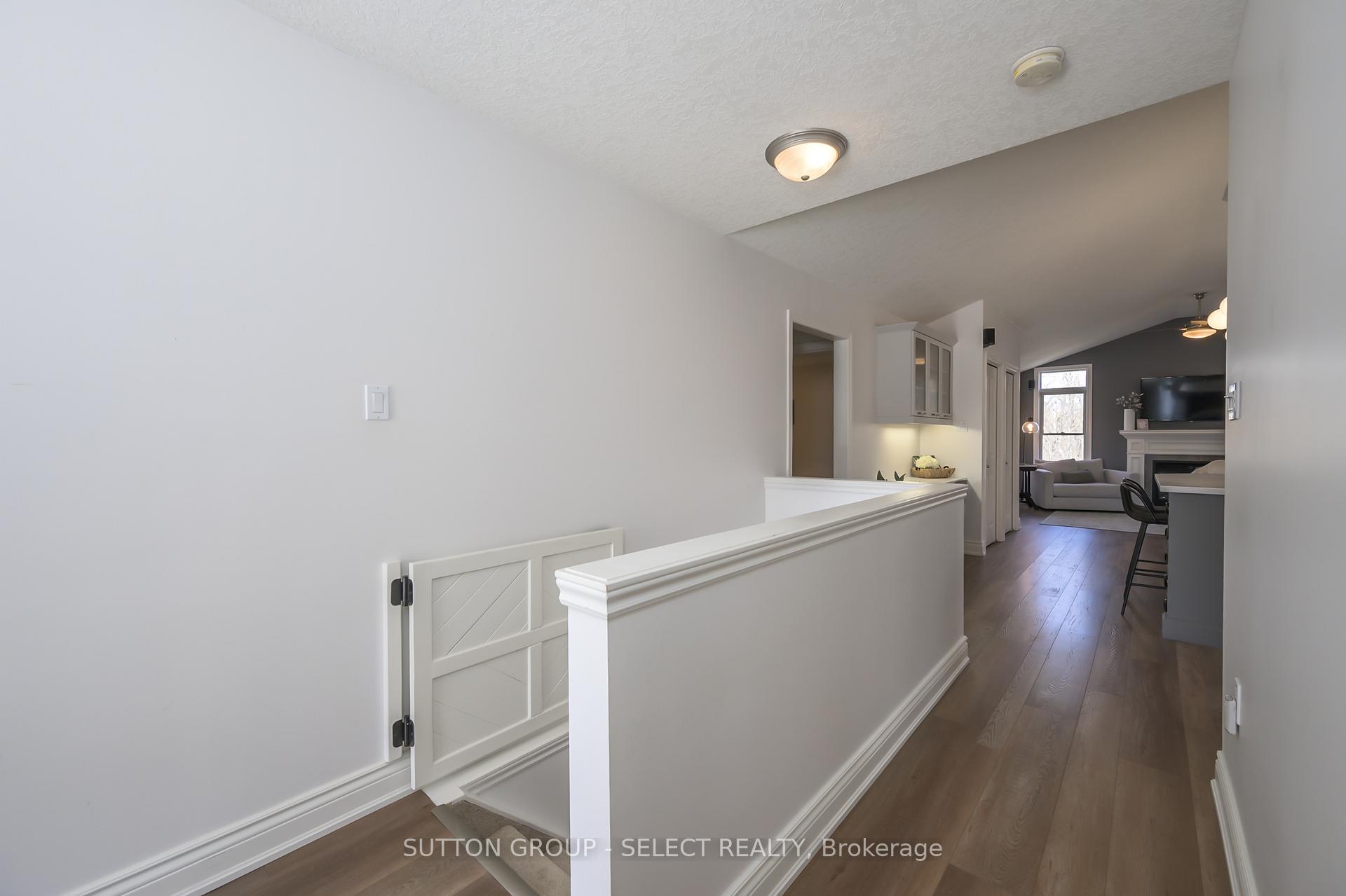 Photo 3 of 29 Ambleside Drive, St. Thomas — HOMEH