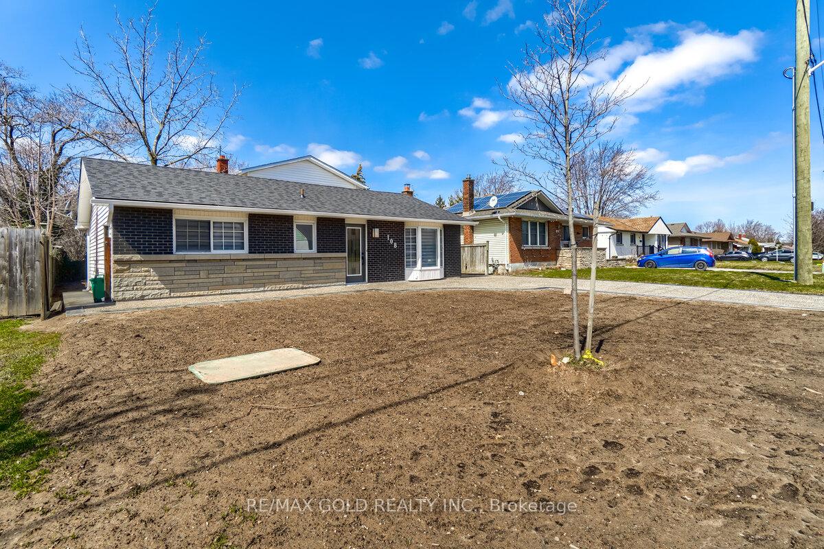 Photo 3 of 108 Jacobson Avenue, St. Catharines, Glendale/Glenridge — HOMEH