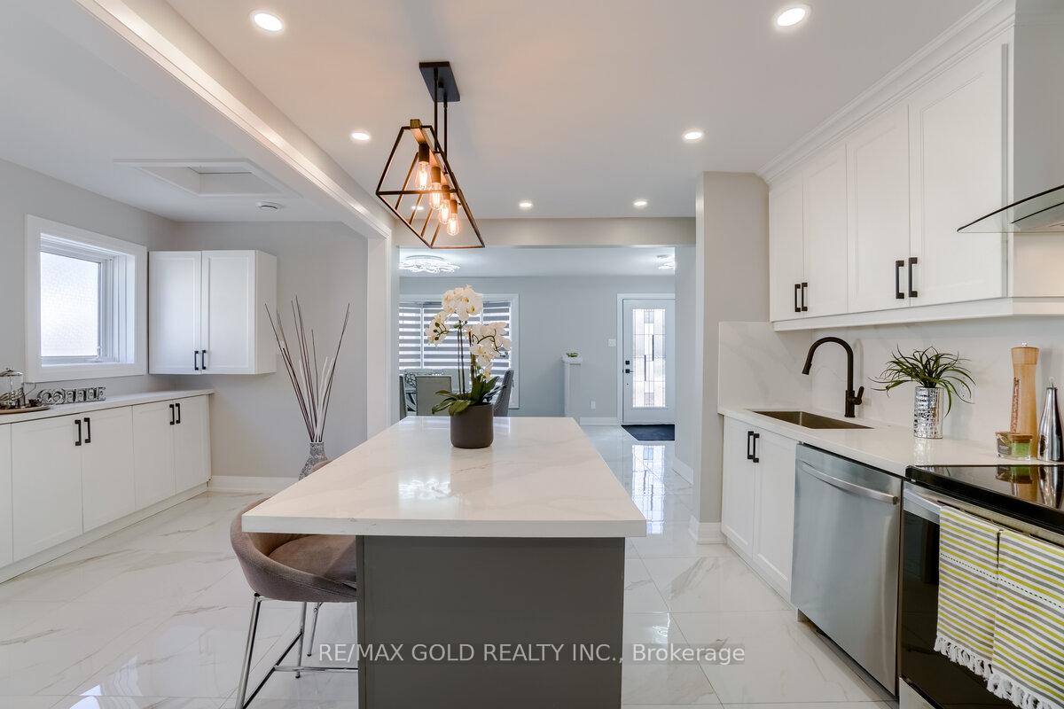 Photo 10 of 108 Jacobson Avenue, St. Catharines, Glendale/Glenridge — HOMEH