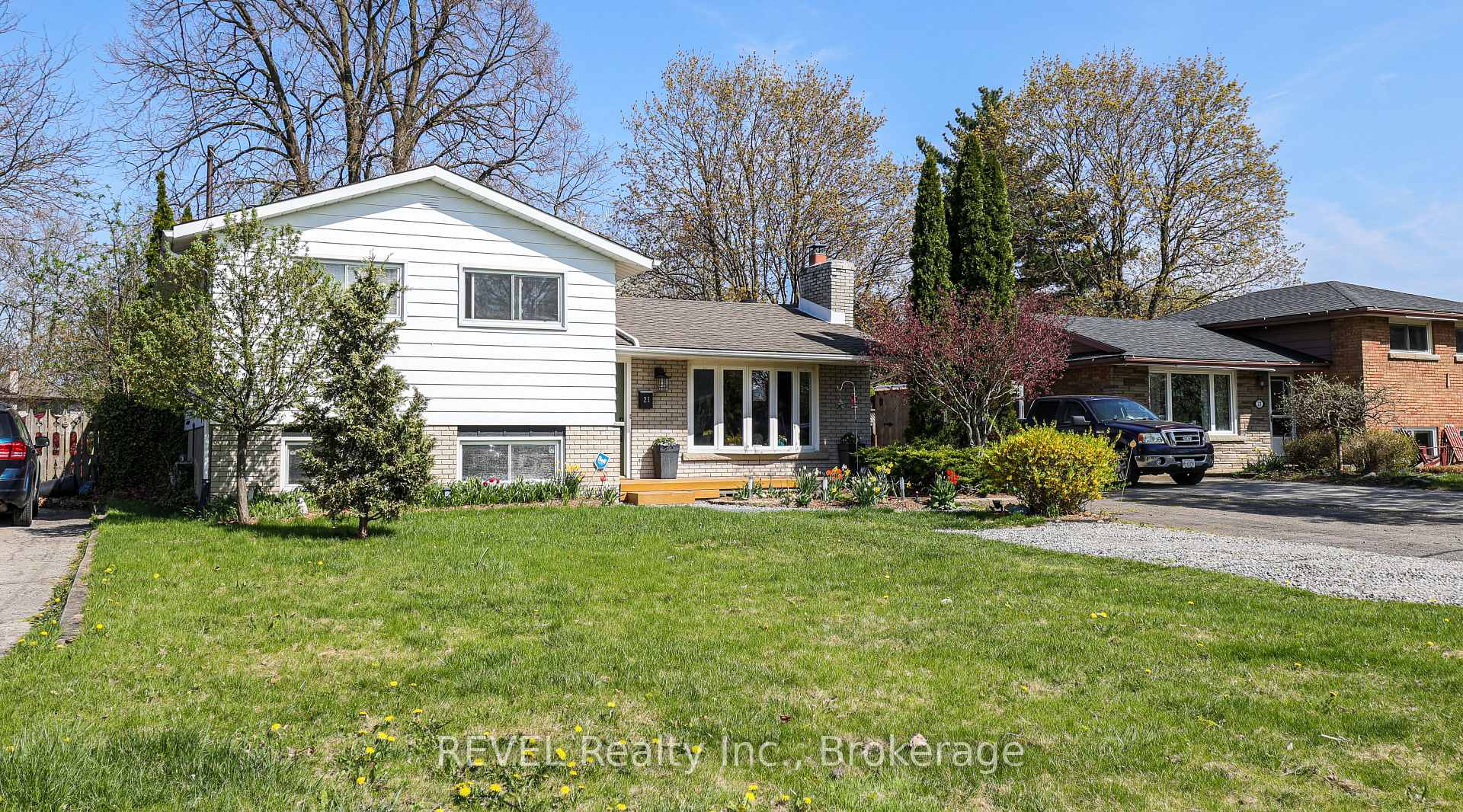 Photo 1 of 21 Foxglove Avenue, St. Catharines, Bunting/Linwell — HOMEH
