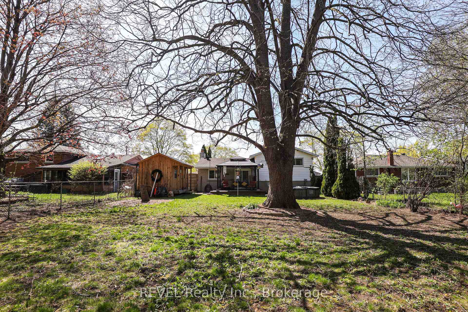 Photo 5 of 21 Foxglove Avenue, St. Catharines, Bunting/Linwell — HOMEH