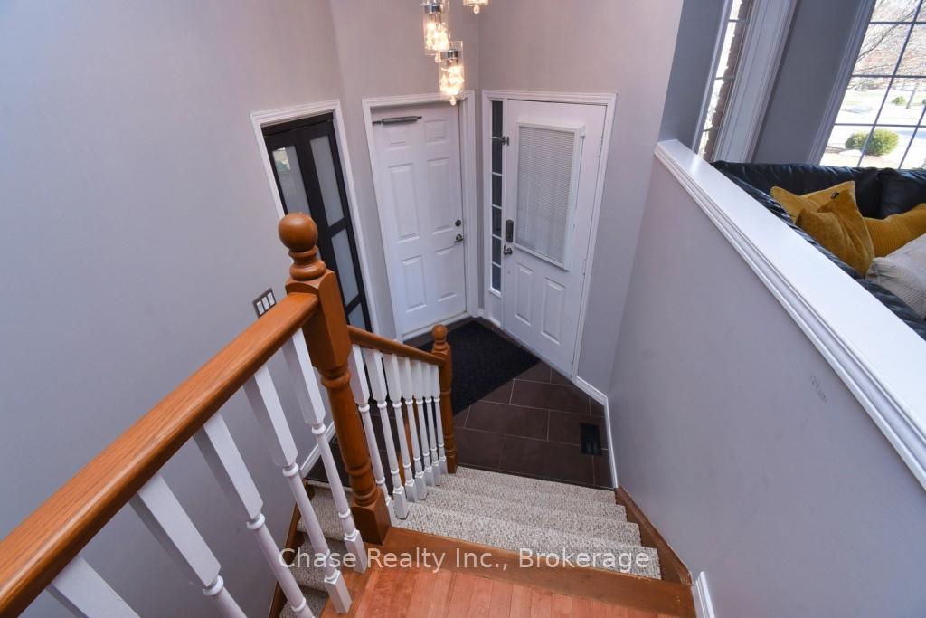 Photo 2 of 47 Eringate Drive, Hamilton, Stoney Creek Mountain — HOMEH
