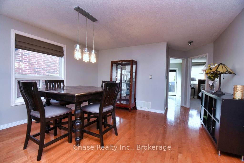 Photo 7 of 47 Eringate Drive, Hamilton, Stoney Creek Mountain — HOMEH