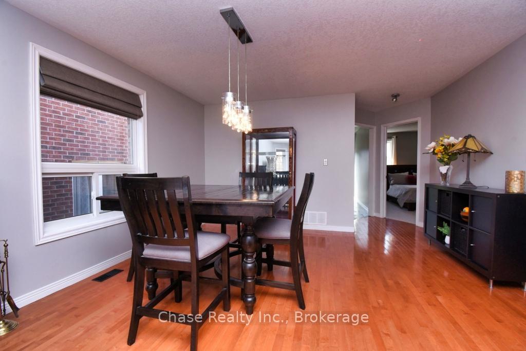 Photo 8 of 47 Eringate Drive, Hamilton, Stoney Creek Mountain — HOMEH