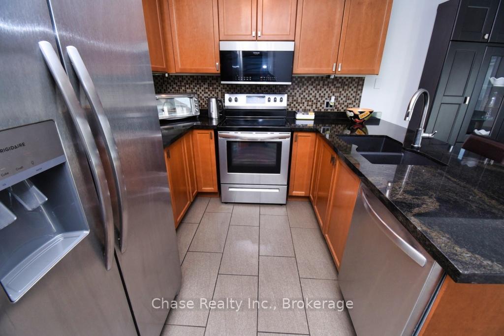 Photo 10 of 47 Eringate Drive, Hamilton, Stoney Creek Mountain — HOMEH