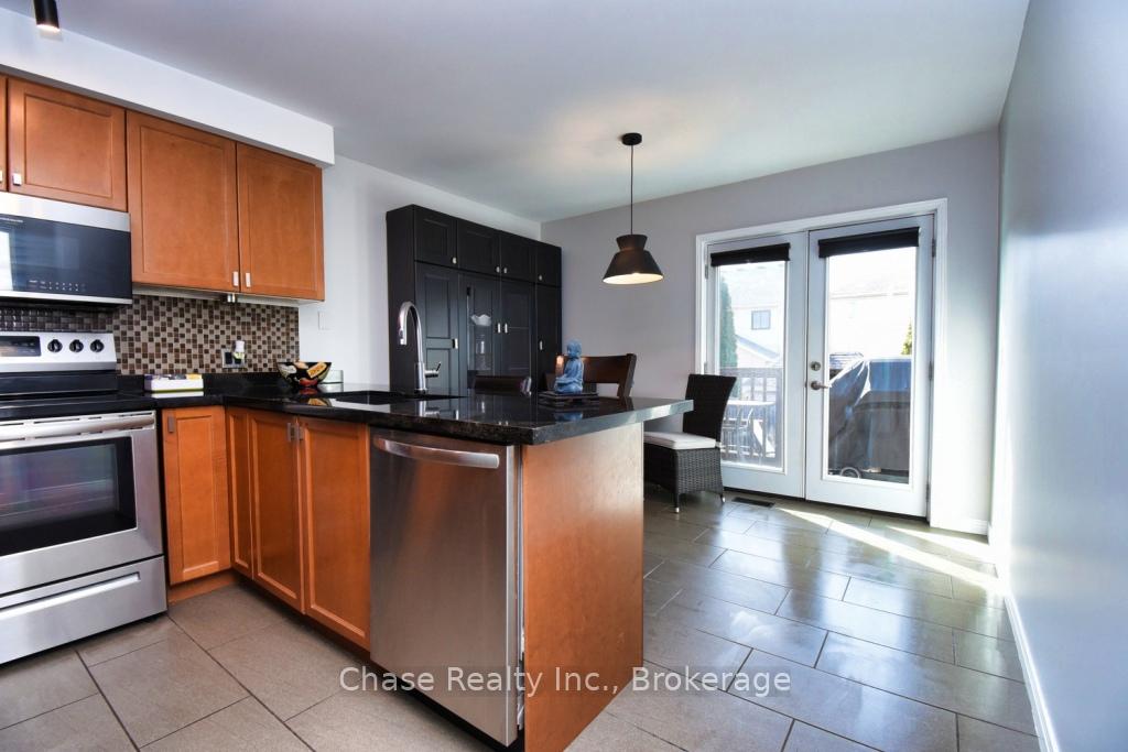 Photo 12 of 47 Eringate Drive, Hamilton, Stoney Creek Mountain — HOMEH