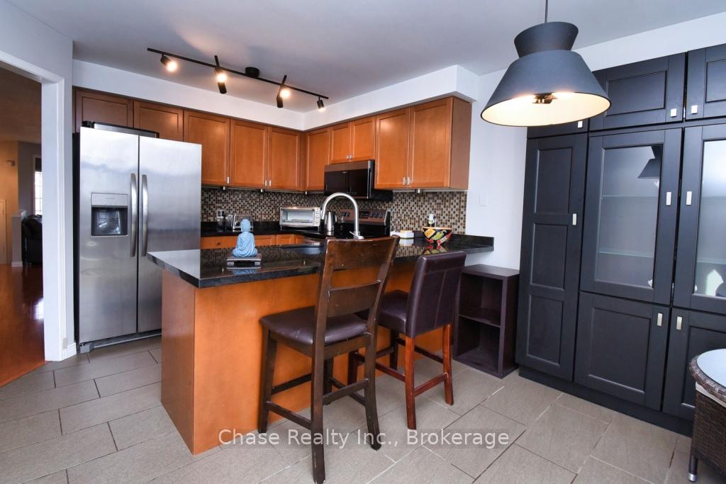 Photo 13 of 47 Eringate Drive, Hamilton, Stoney Creek Mountain — HOMEH