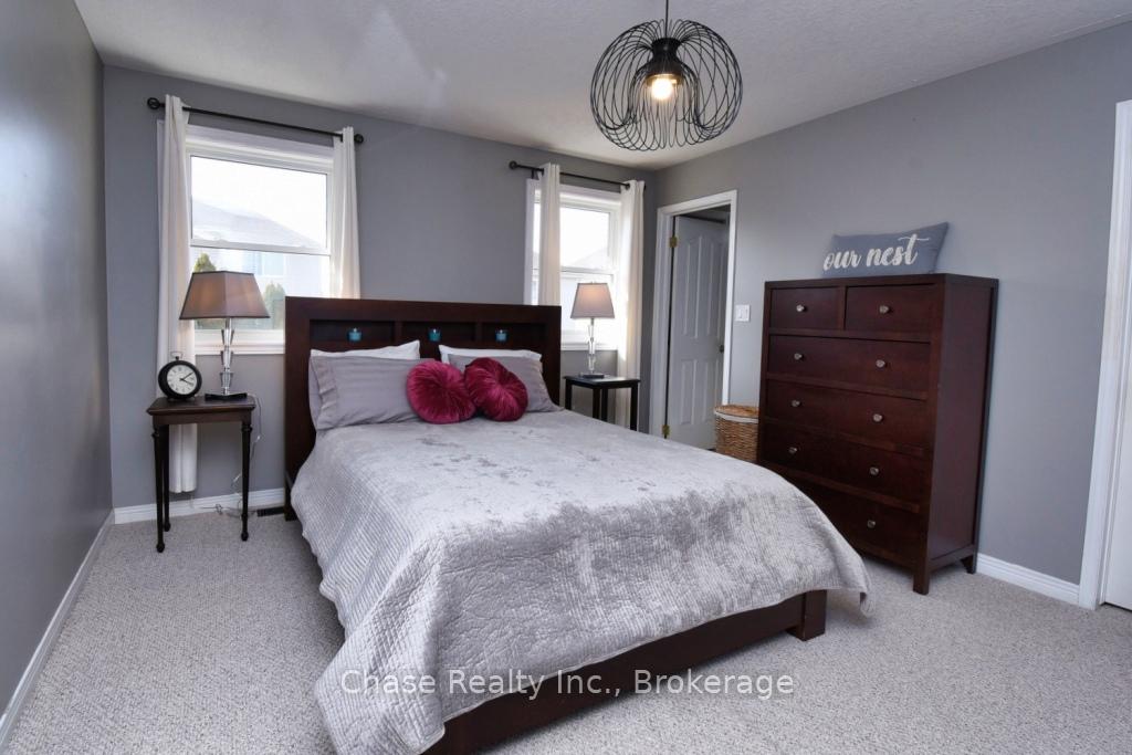 Photo 15 of 47 Eringate Drive, Hamilton, Stoney Creek Mountain — HOMEH