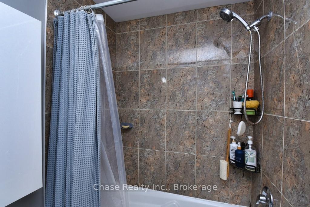 Photo 18 of 47 Eringate Drive, Hamilton, Stoney Creek Mountain — HOMEH