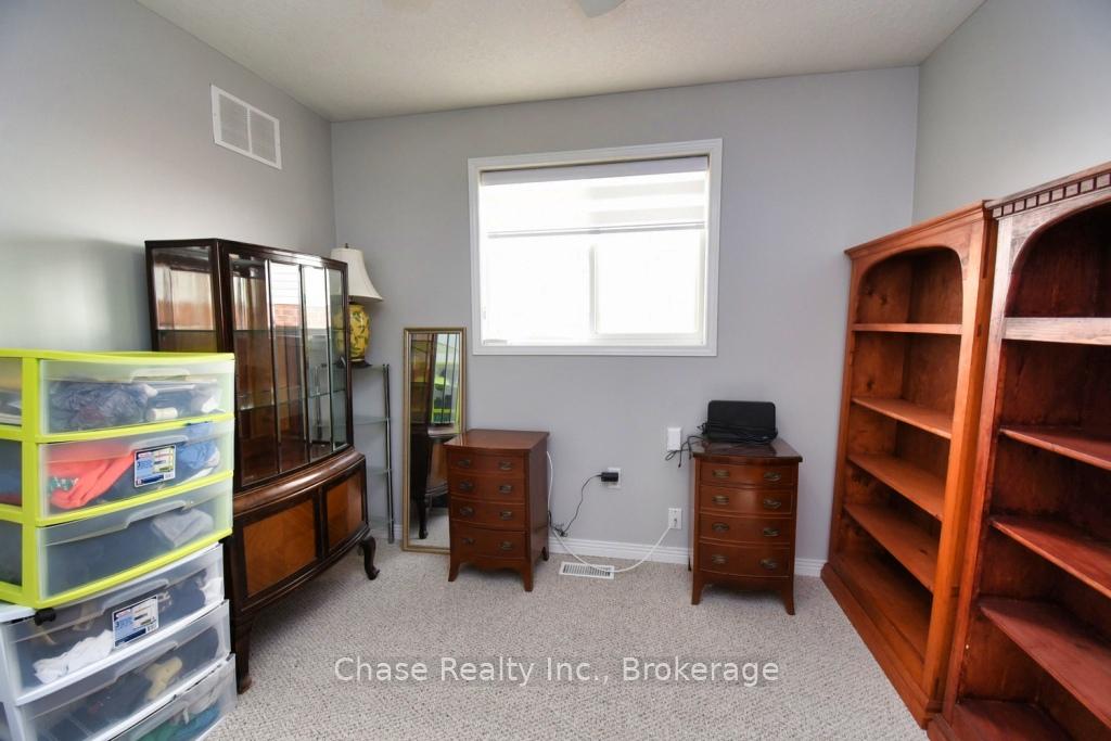 Photo 21 of 47 Eringate Drive, Hamilton, Stoney Creek Mountain — HOMEH