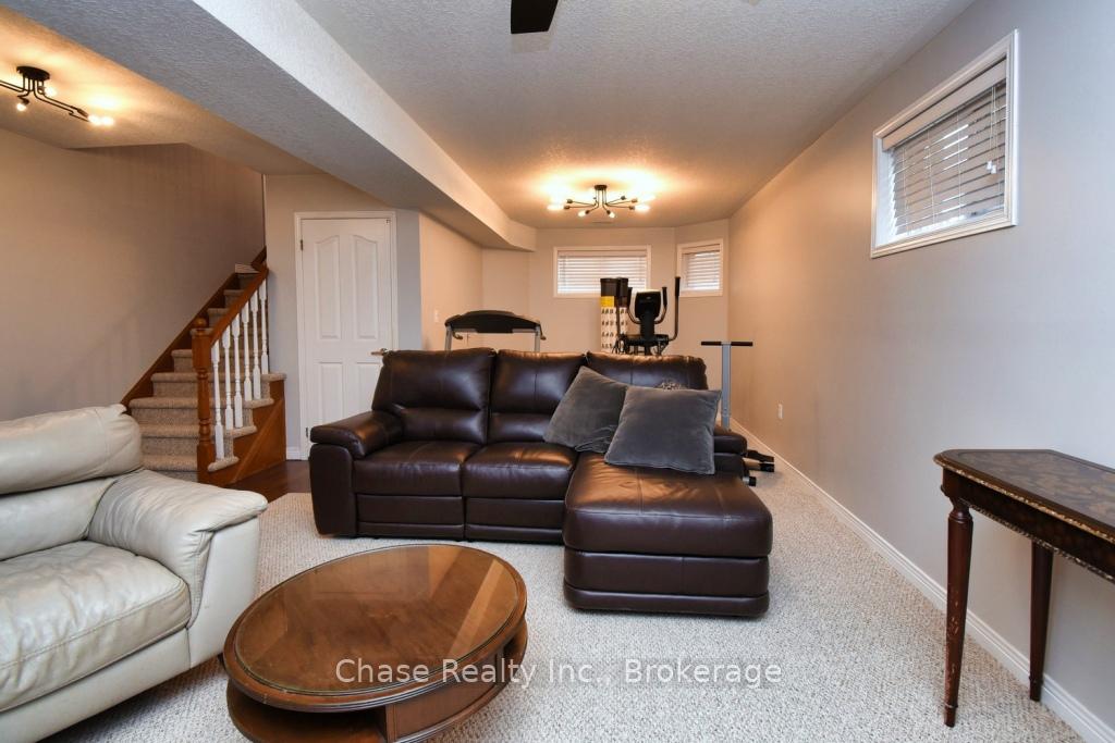 Photo 26 of 47 Eringate Drive, Hamilton, Stoney Creek Mountain — HOMEH