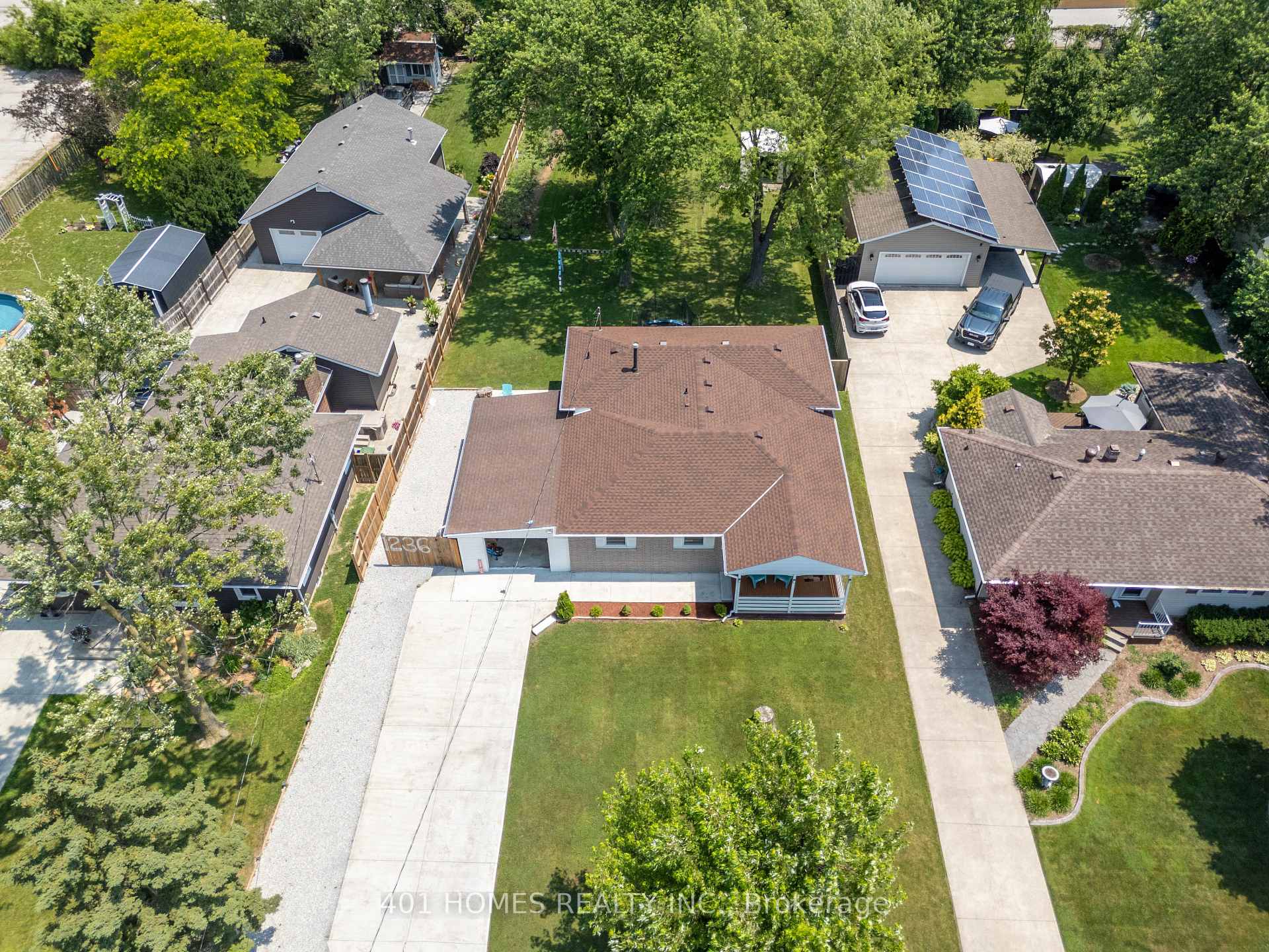 Photo 2 of 1236 Shawnee Road W, Tecumseh — HOMEH