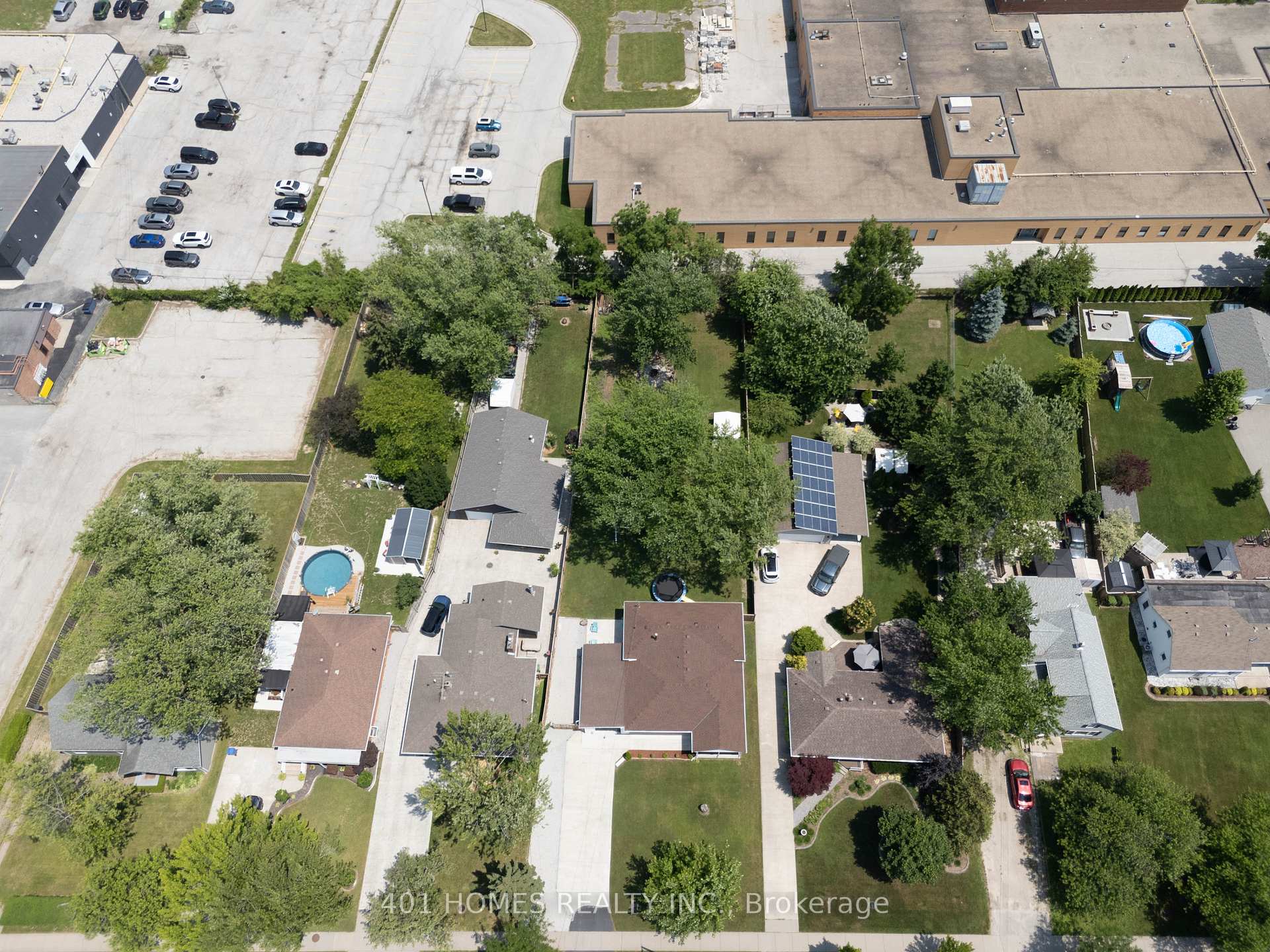 Photo 4 of 1236 Shawnee Road W, Tecumseh — HOMEH