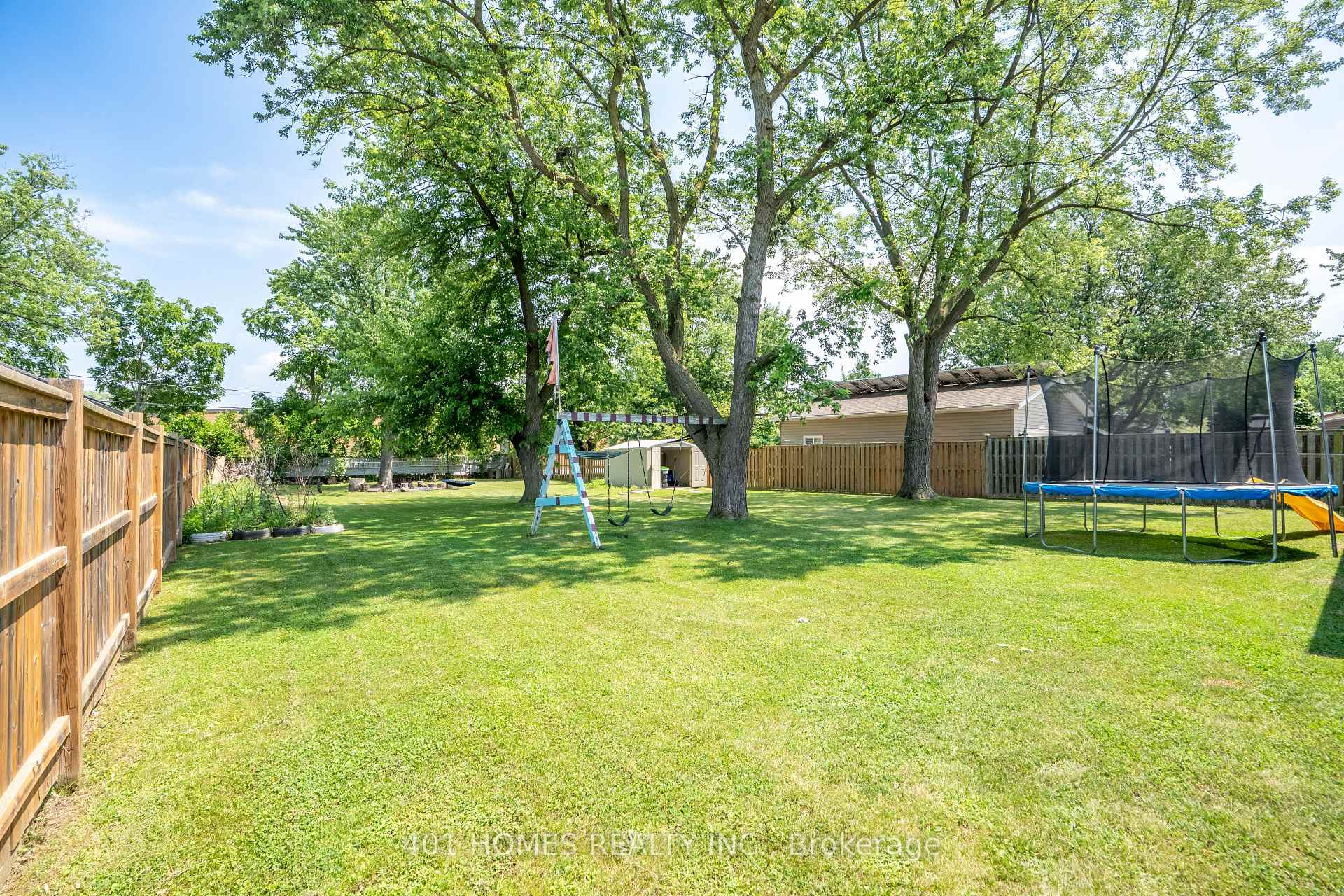 Photo 17 of 1236 Shawnee Road W, Tecumseh — HOMEH