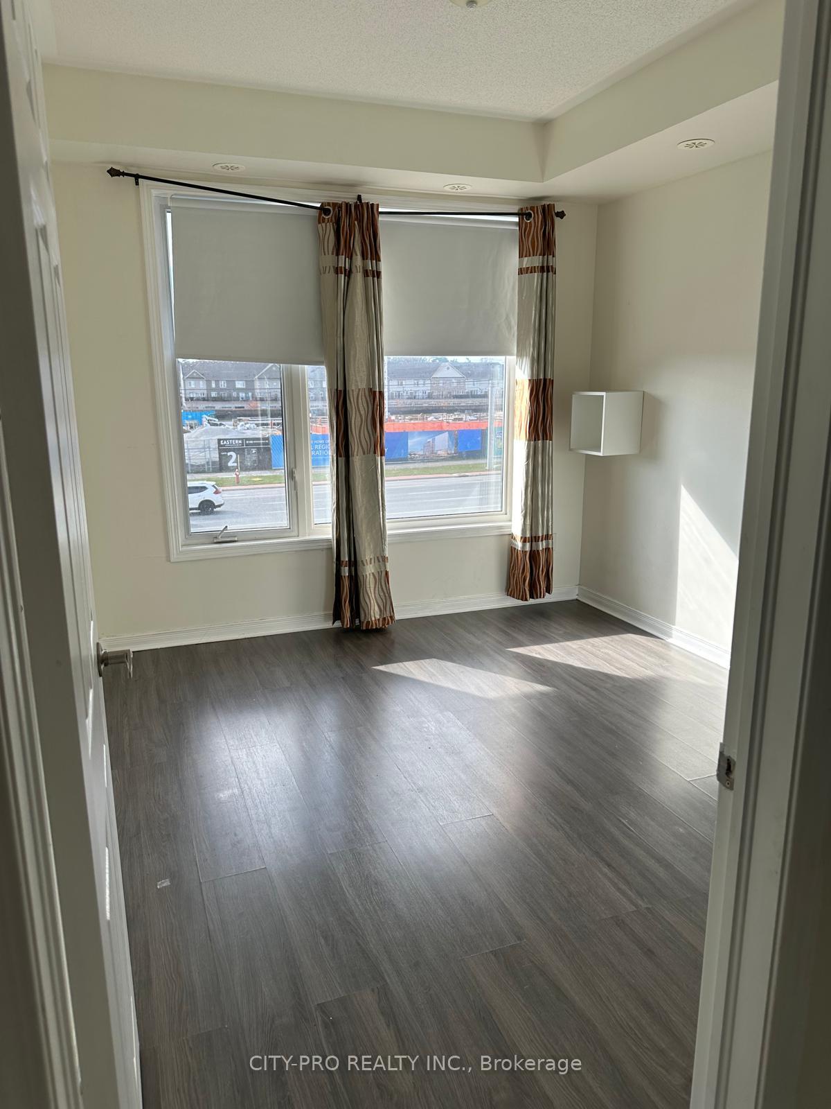 Photo 5 of Unit 210, 50 Sky Harbour Drive, Brampton, Bram West — HOMEH