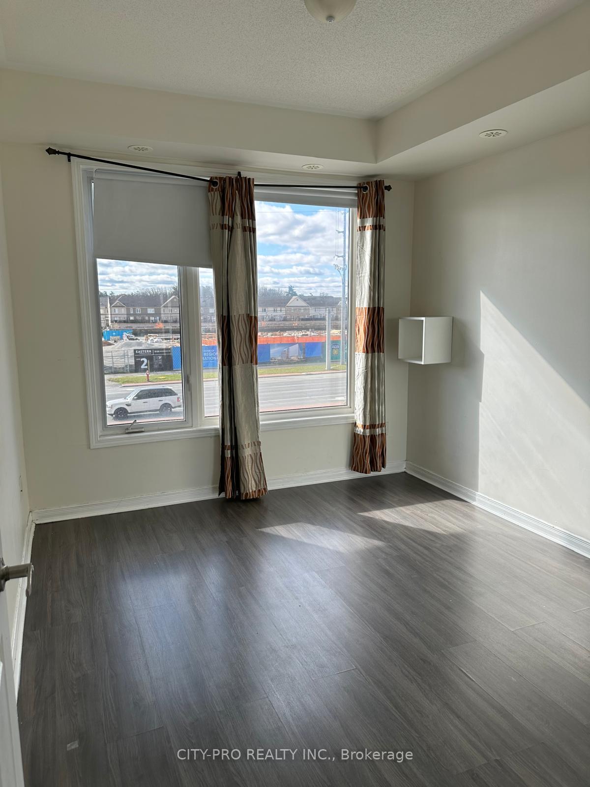 Photo 10 of Unit 210, 50 Sky Harbour Drive, Brampton, Bram West — HOMEH