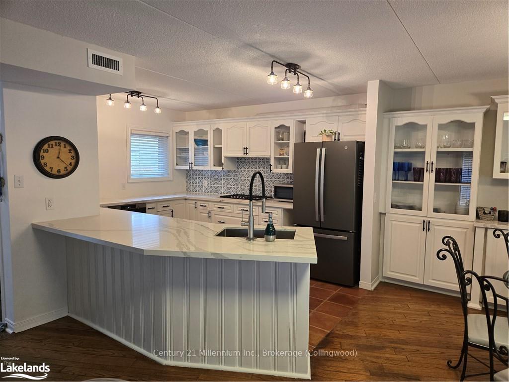 Photo 3 of 384 Mariners Way, Collingwood — HOMEH