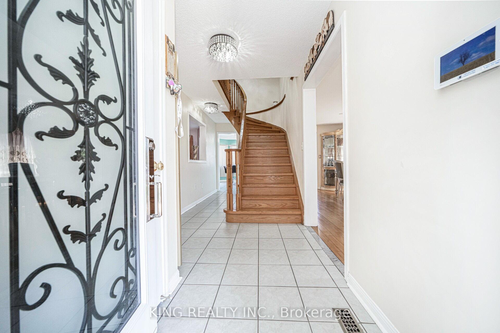 Photo 9 of 24 Snow Leopard Court, Brampton, Sandringham-Wellington — HOMEH