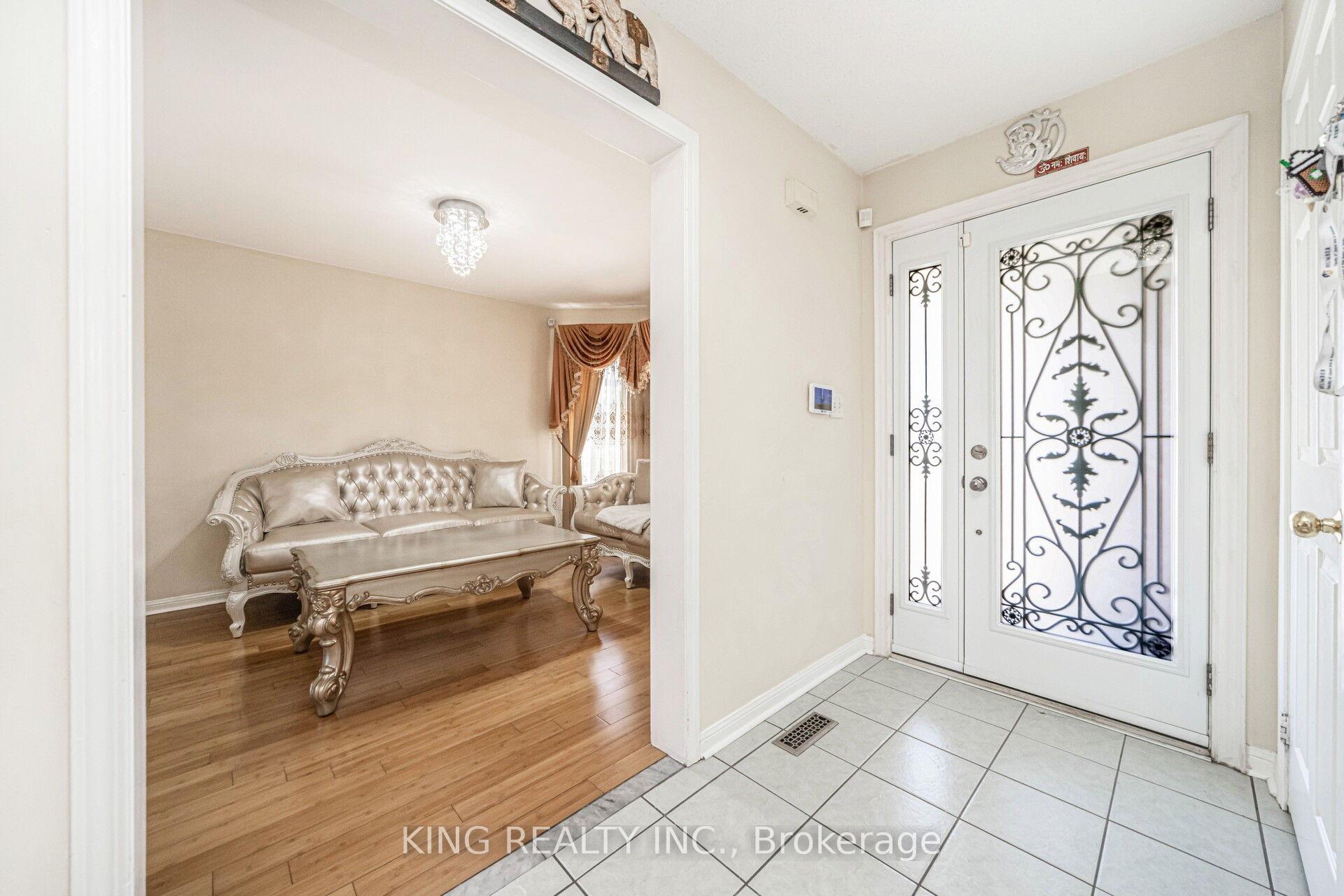 Photo 1 of 24 Snow Leopard Court, Brampton, Sandringham-Wellington — HOMEH