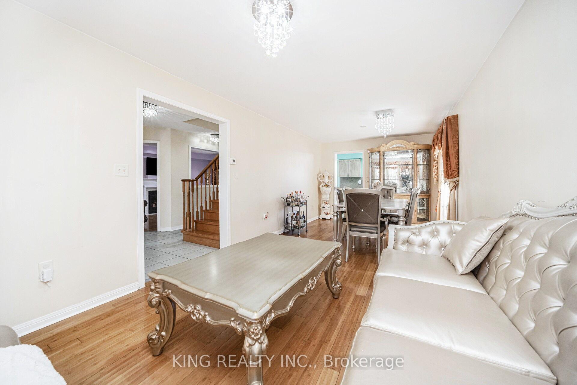 Photo 11 of 24 Snow Leopard Court, Brampton, Sandringham-Wellington — HOMEH