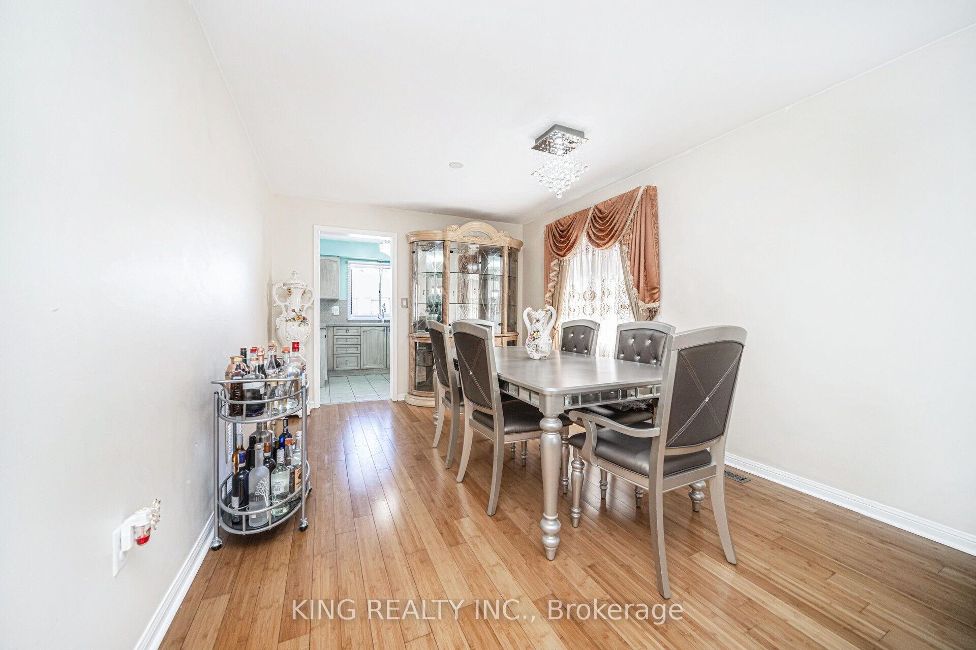 Photo 5 of 24 Snow Leopard Court, Brampton, Sandringham-Wellington — HOMEH