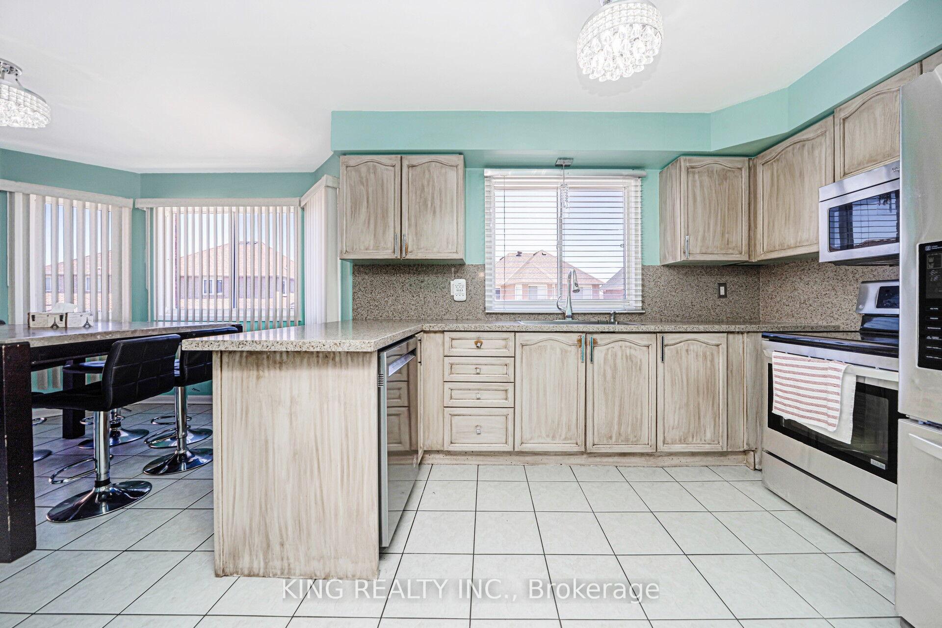 Photo 6 of 24 Snow Leopard Court, Brampton, Sandringham-Wellington — HOMEH