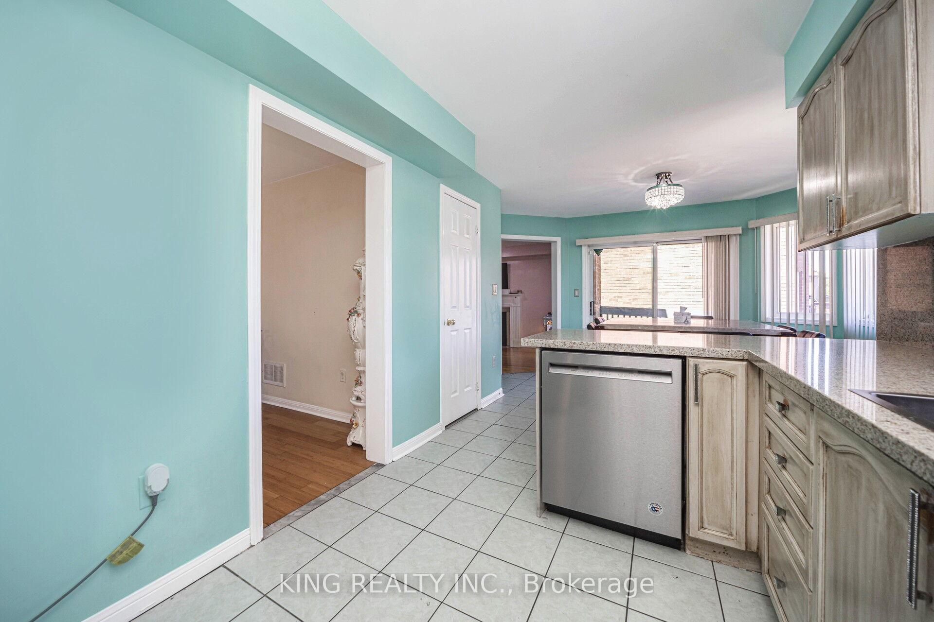 Photo 20 of 24 Snow Leopard Court, Brampton, Sandringham-Wellington — HOMEH