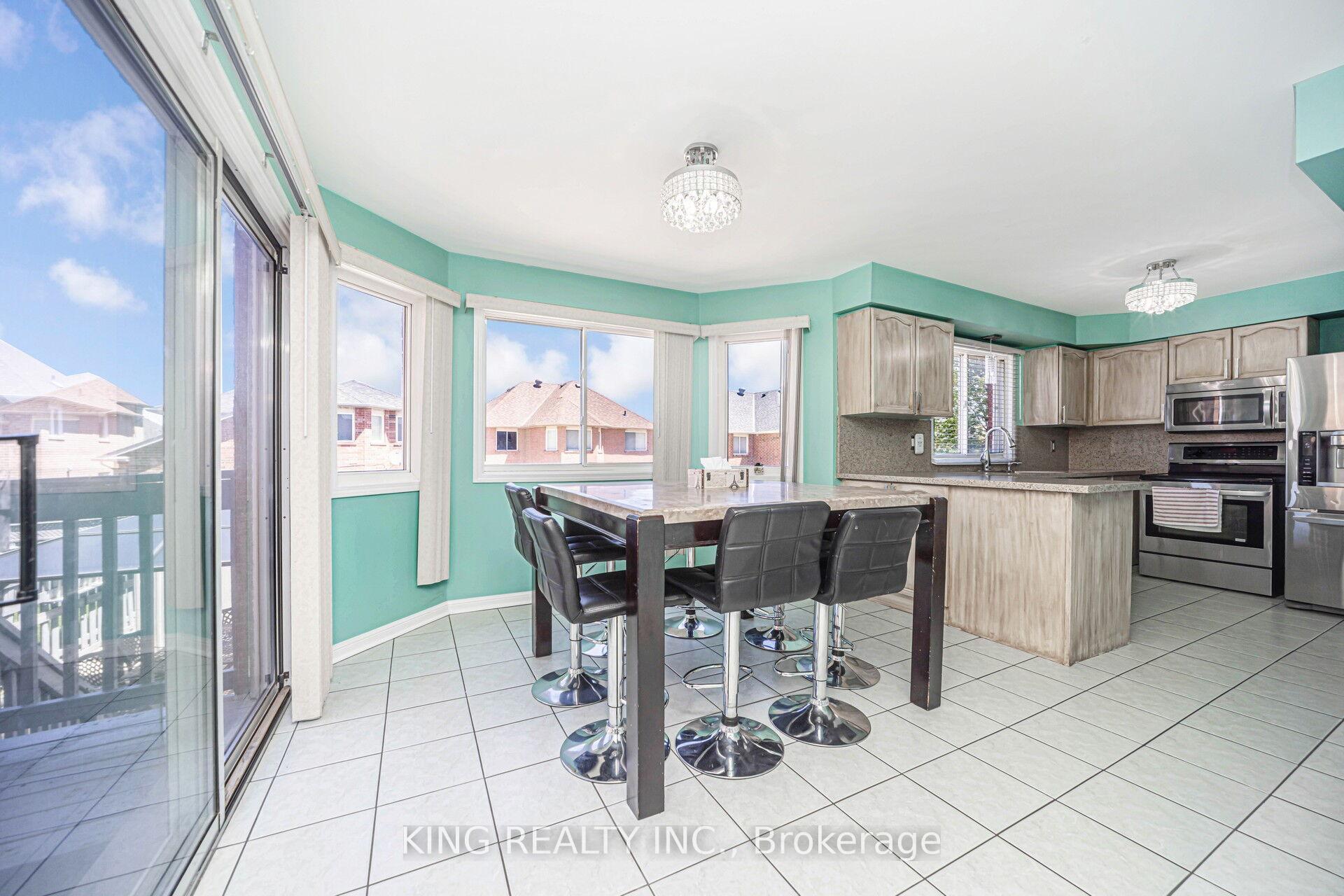 Photo 3 of 24 Snow Leopard Court, Brampton, Sandringham-Wellington — HOMEH