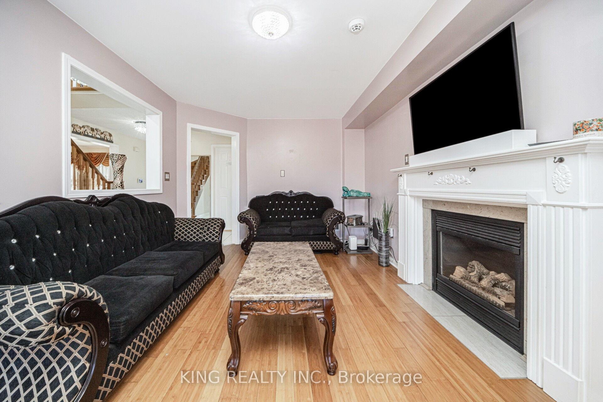 Photo 21 of 24 Snow Leopard Court, Brampton, Sandringham-Wellington — HOMEH