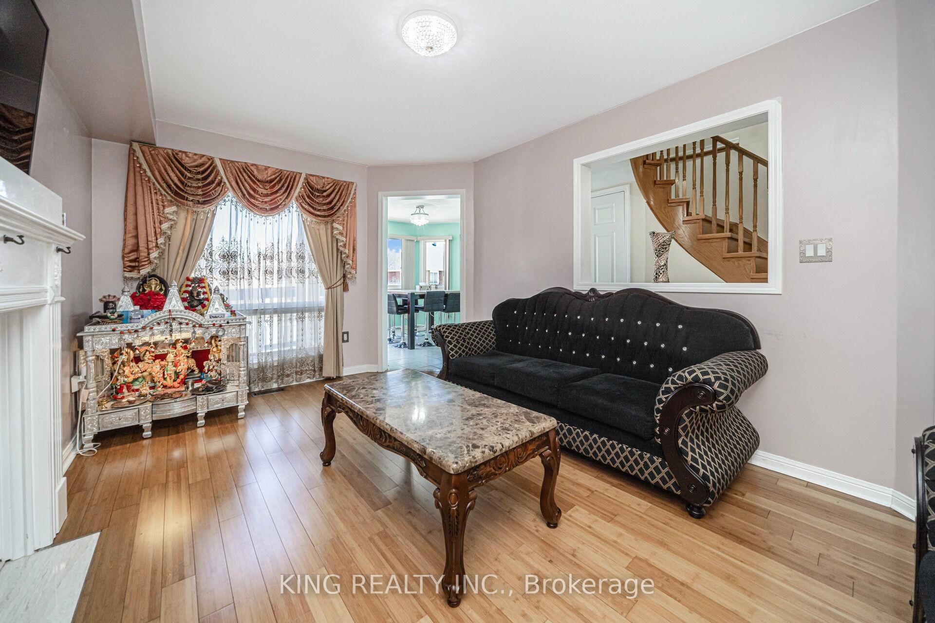Photo 7 of 24 Snow Leopard Court, Brampton, Sandringham-Wellington — HOMEH
