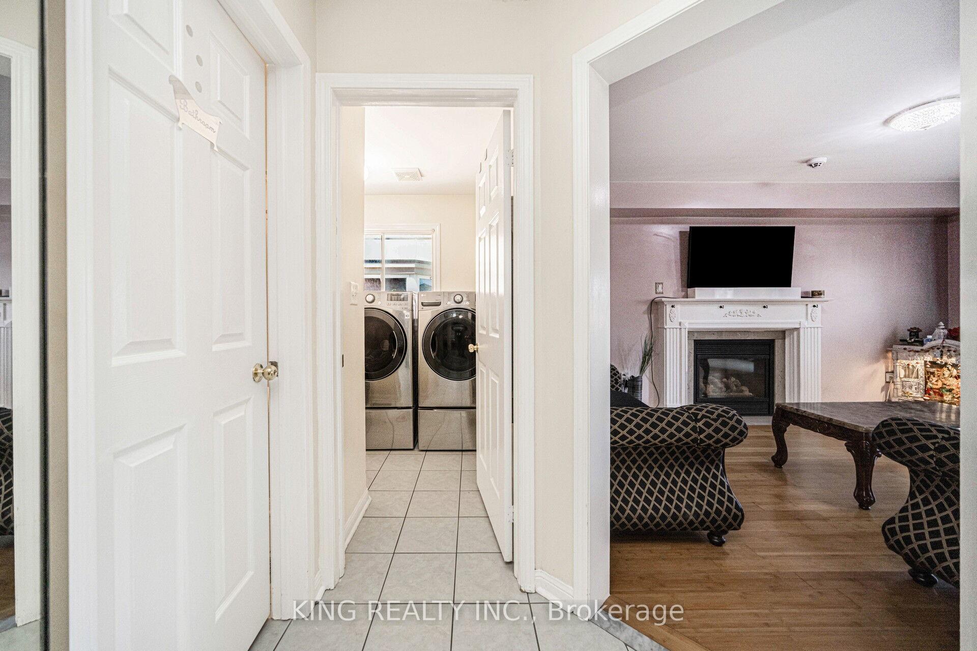 Photo 8 of 24 Snow Leopard Court, Brampton, Sandringham-Wellington — HOMEH