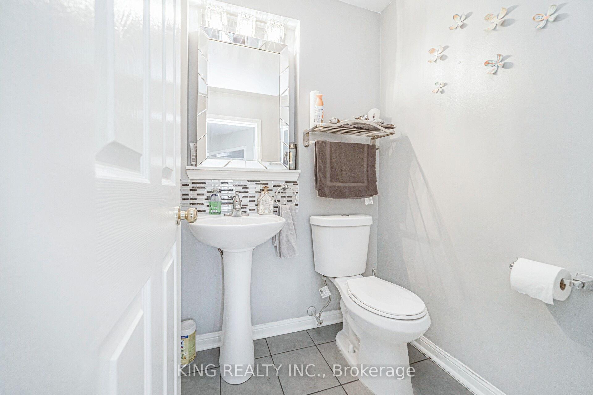 Photo 10 of 24 Snow Leopard Court, Brampton, Sandringham-Wellington — HOMEH