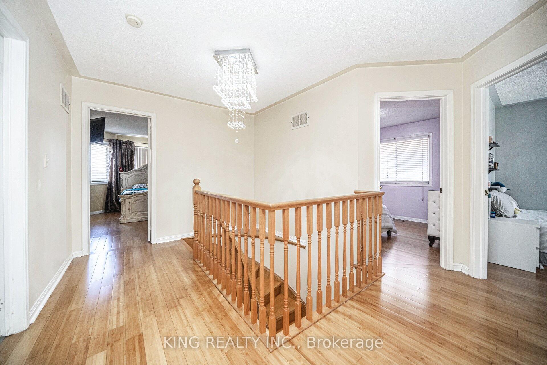 Photo 13 of 24 Snow Leopard Court, Brampton, Sandringham-Wellington — HOMEH
