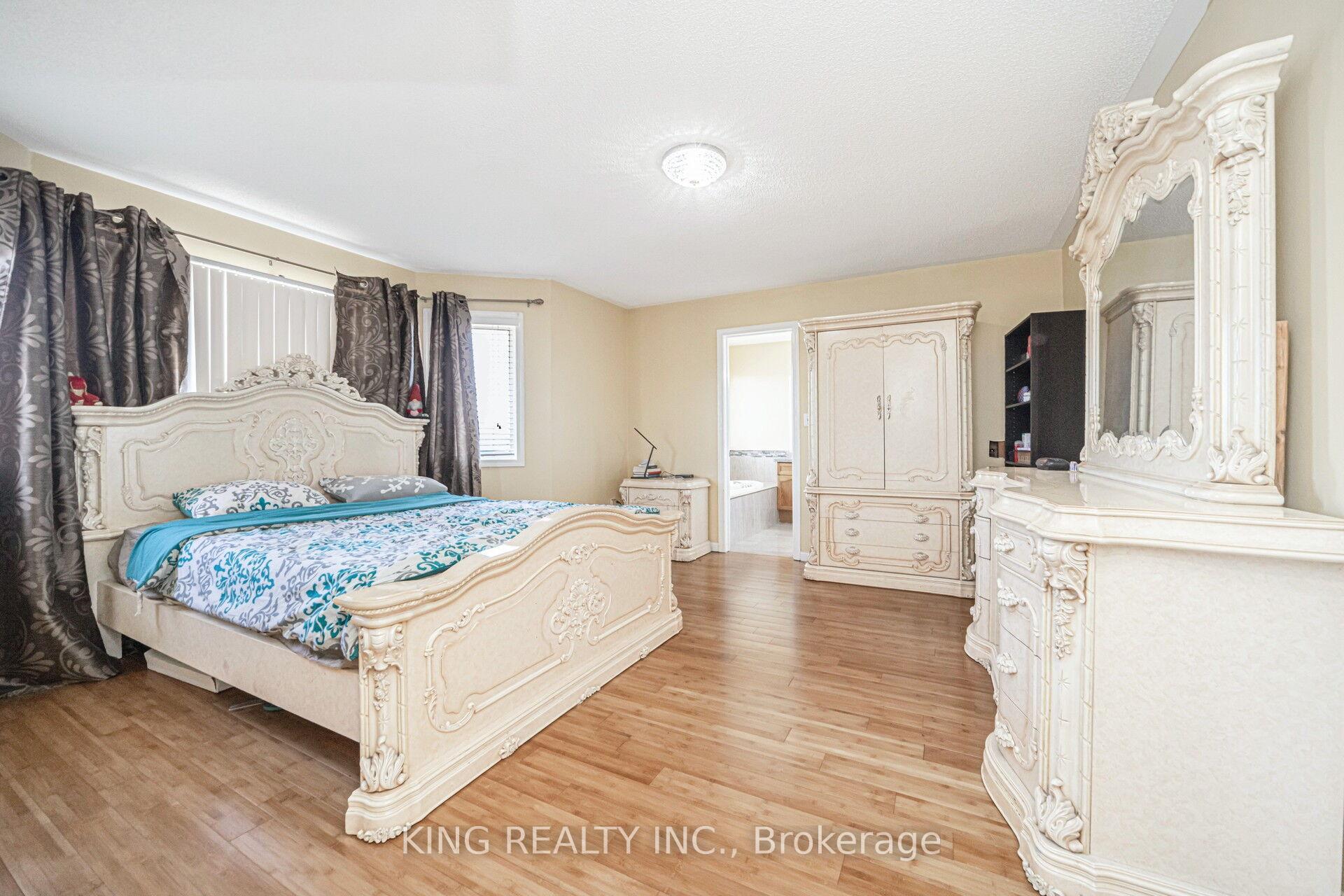 Photo 16 of 24 Snow Leopard Court, Brampton, Sandringham-Wellington — HOMEH