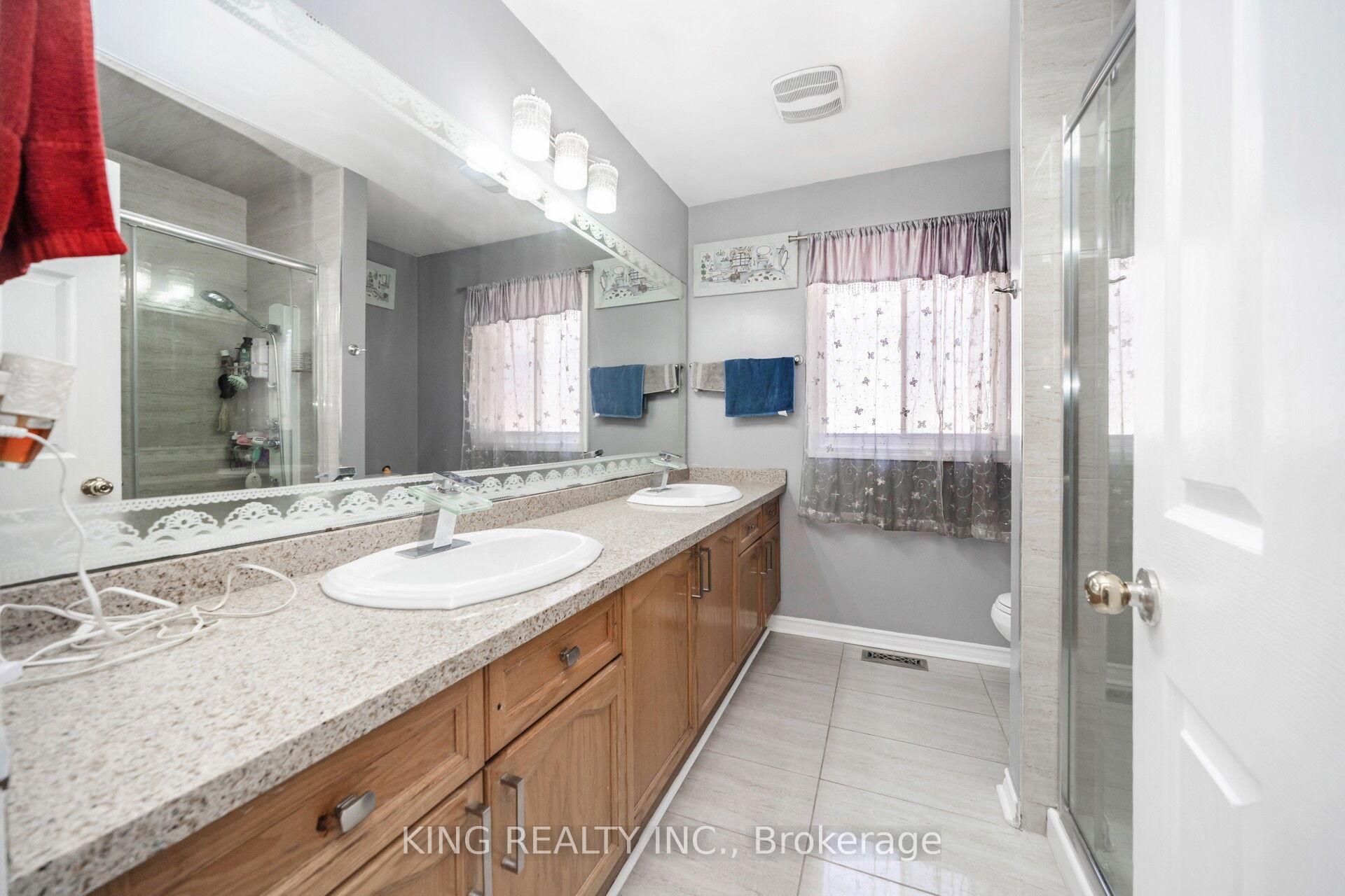 Photo 19 of 24 Snow Leopard Court, Brampton, Sandringham-Wellington — HOMEH
