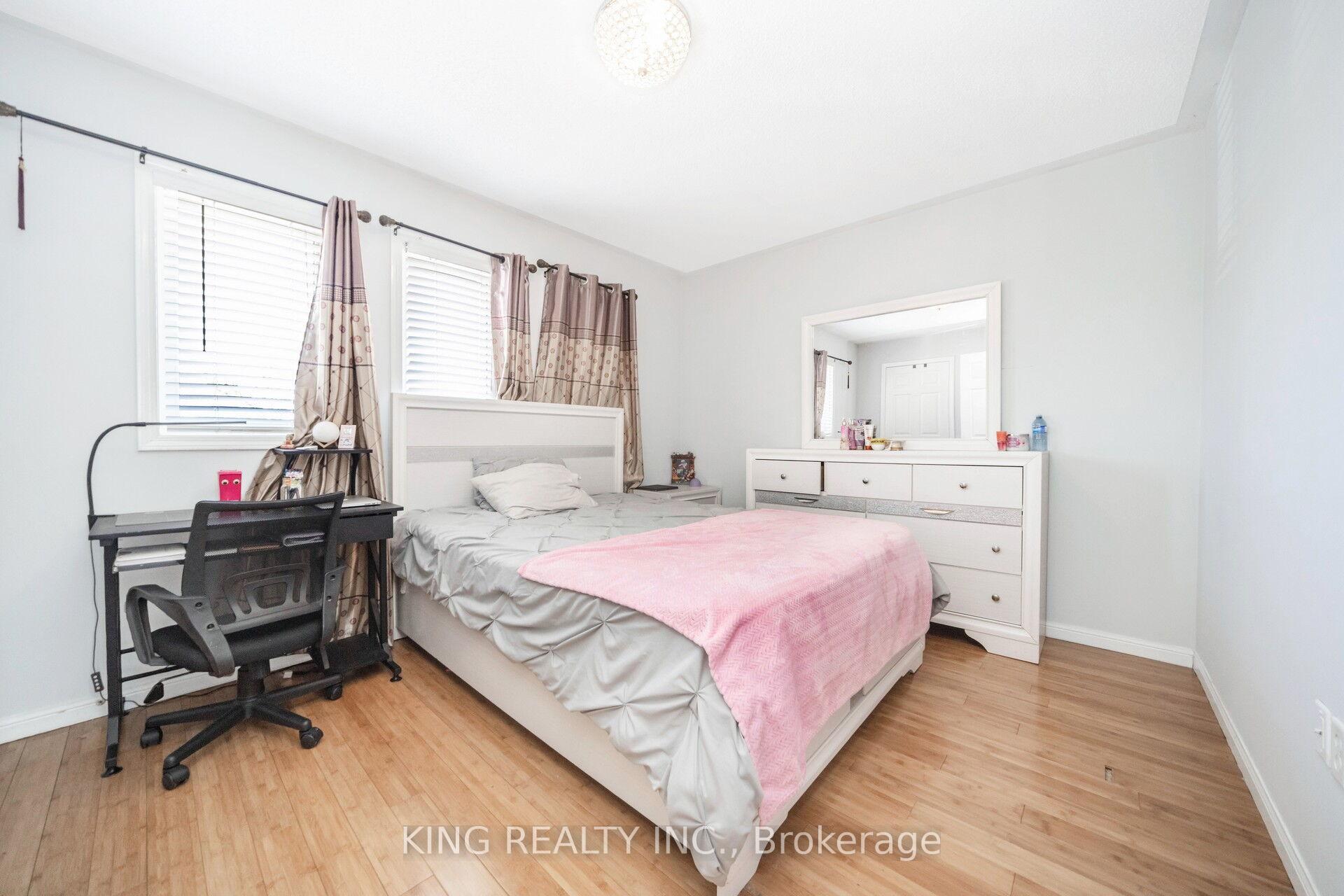 Photo 22 of 24 Snow Leopard Court, Brampton, Sandringham-Wellington — HOMEH