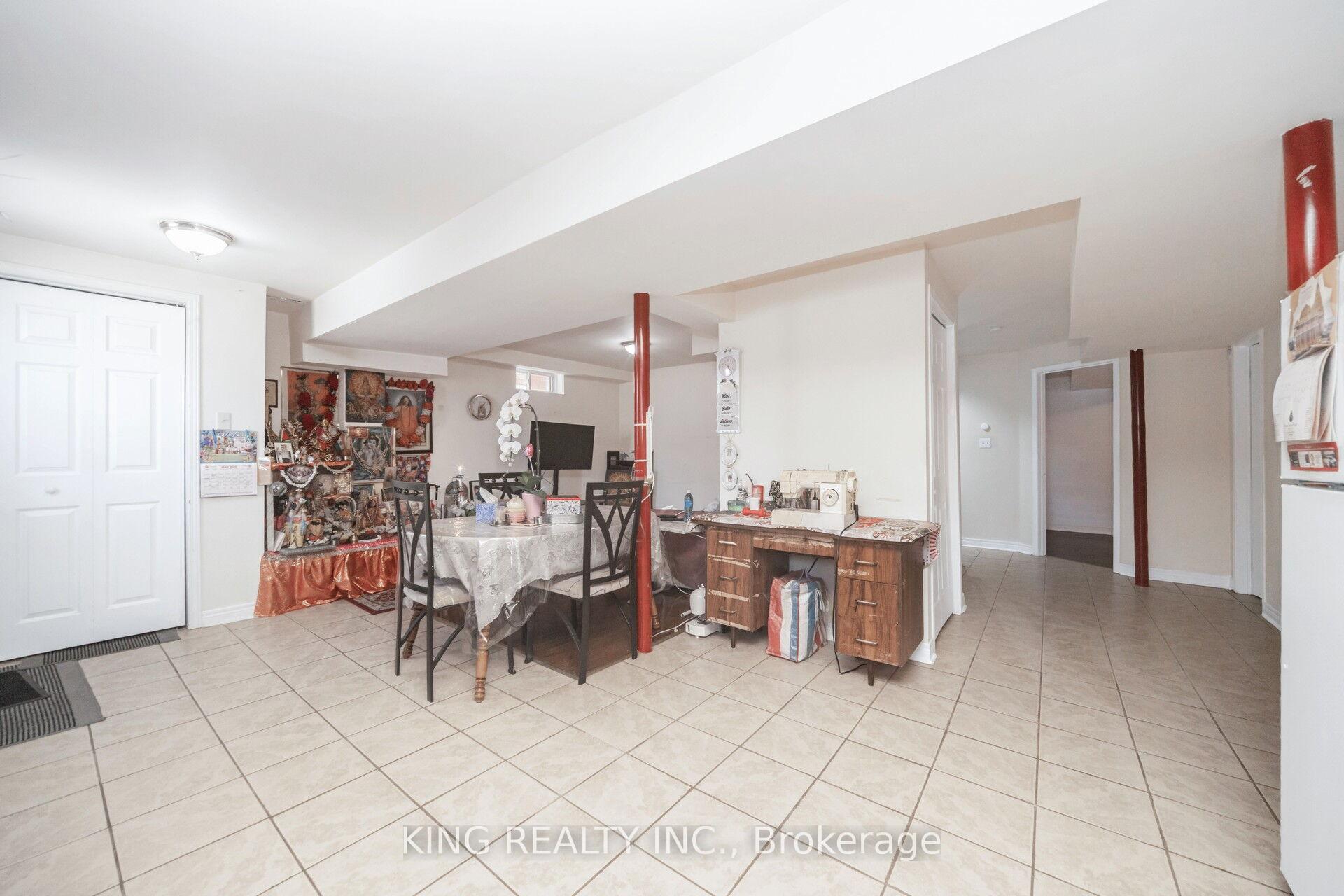 Photo 25 of 24 Snow Leopard Court, Brampton, Sandringham-Wellington — HOMEH
