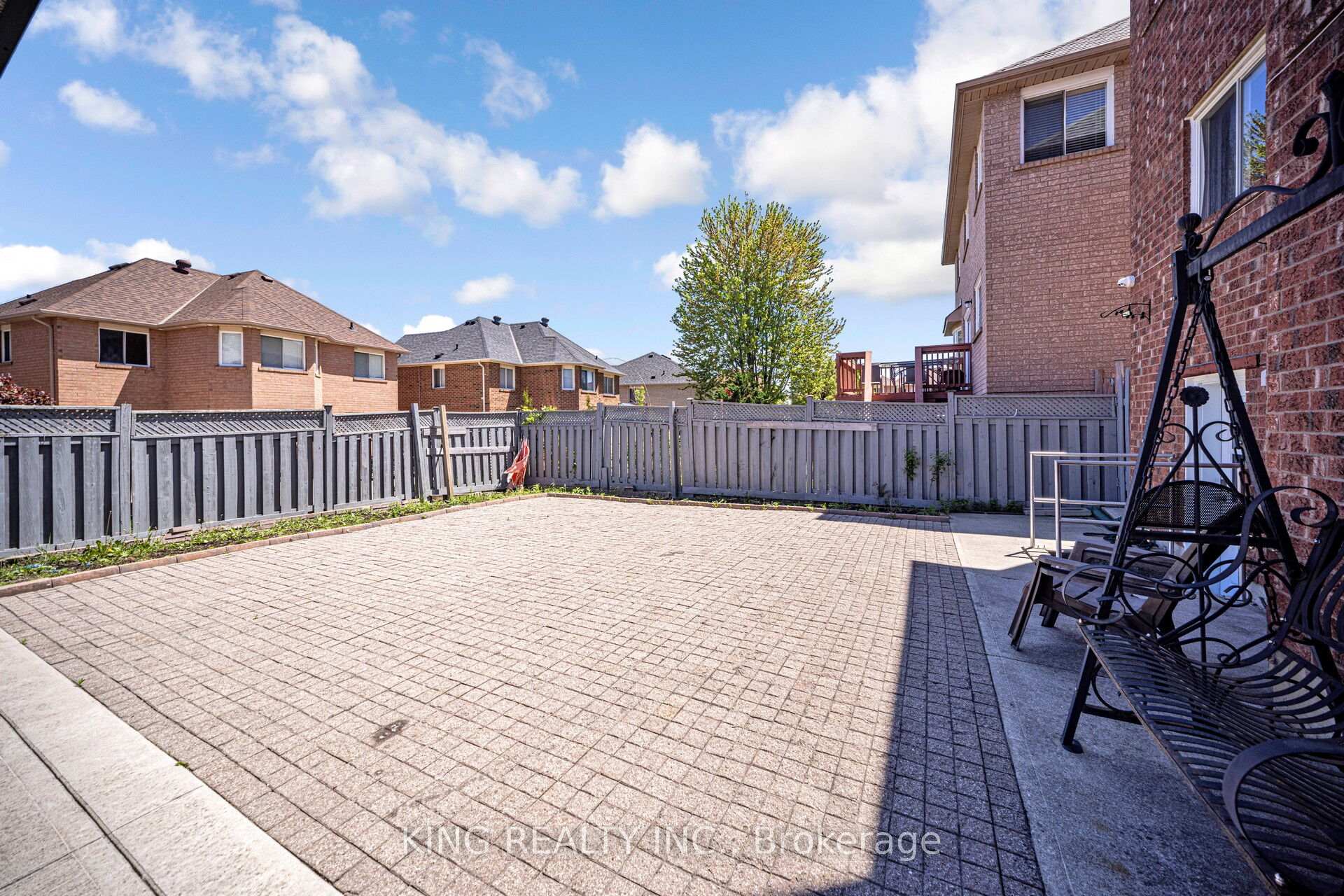 Photo 33 of 24 Snow Leopard Court, Brampton, Sandringham-Wellington — HOMEH