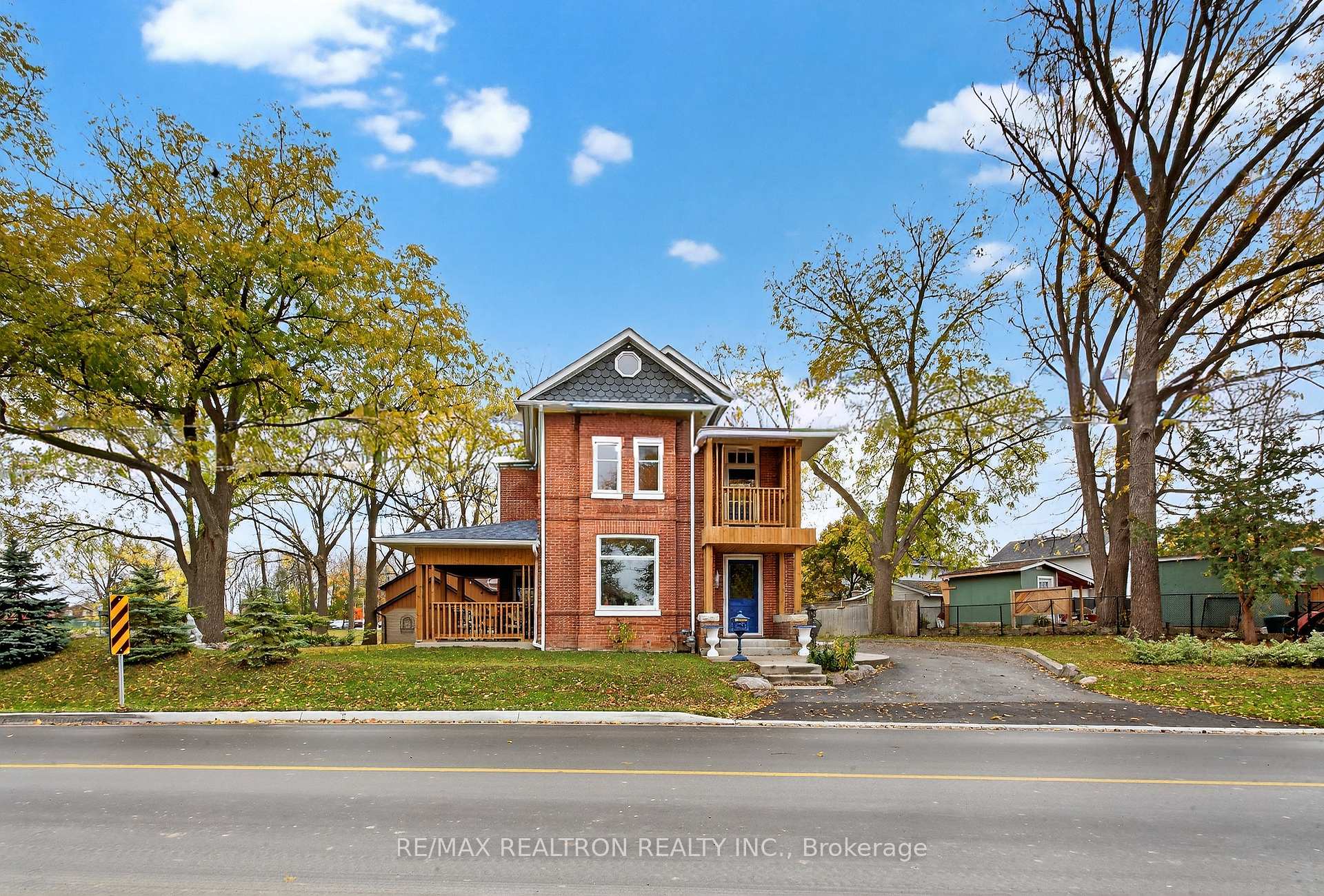 Front of 9 The Queensway