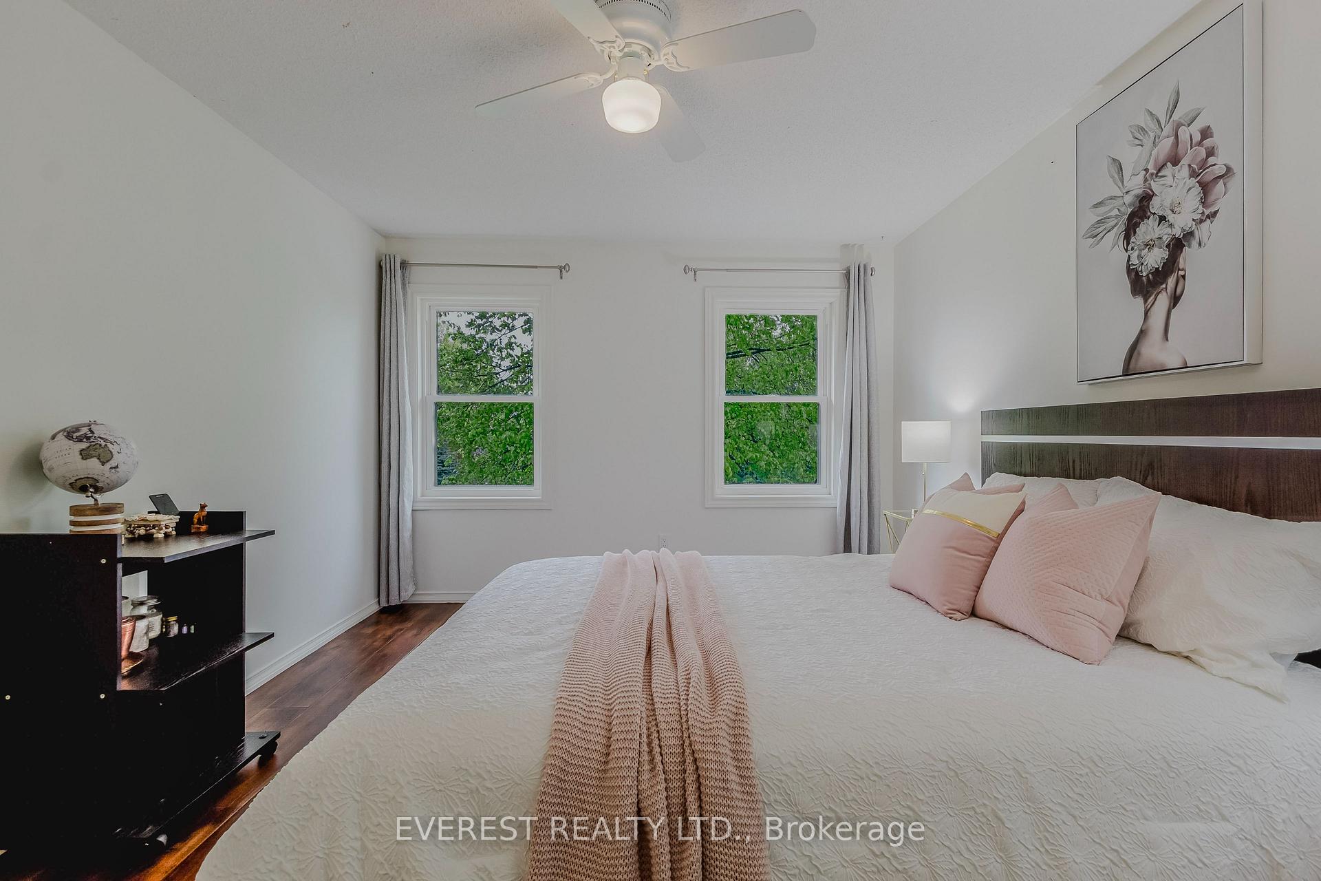 Photo 2 of 301 Sunnymeade Drive, Hamilton, Ancaster — HOMEH