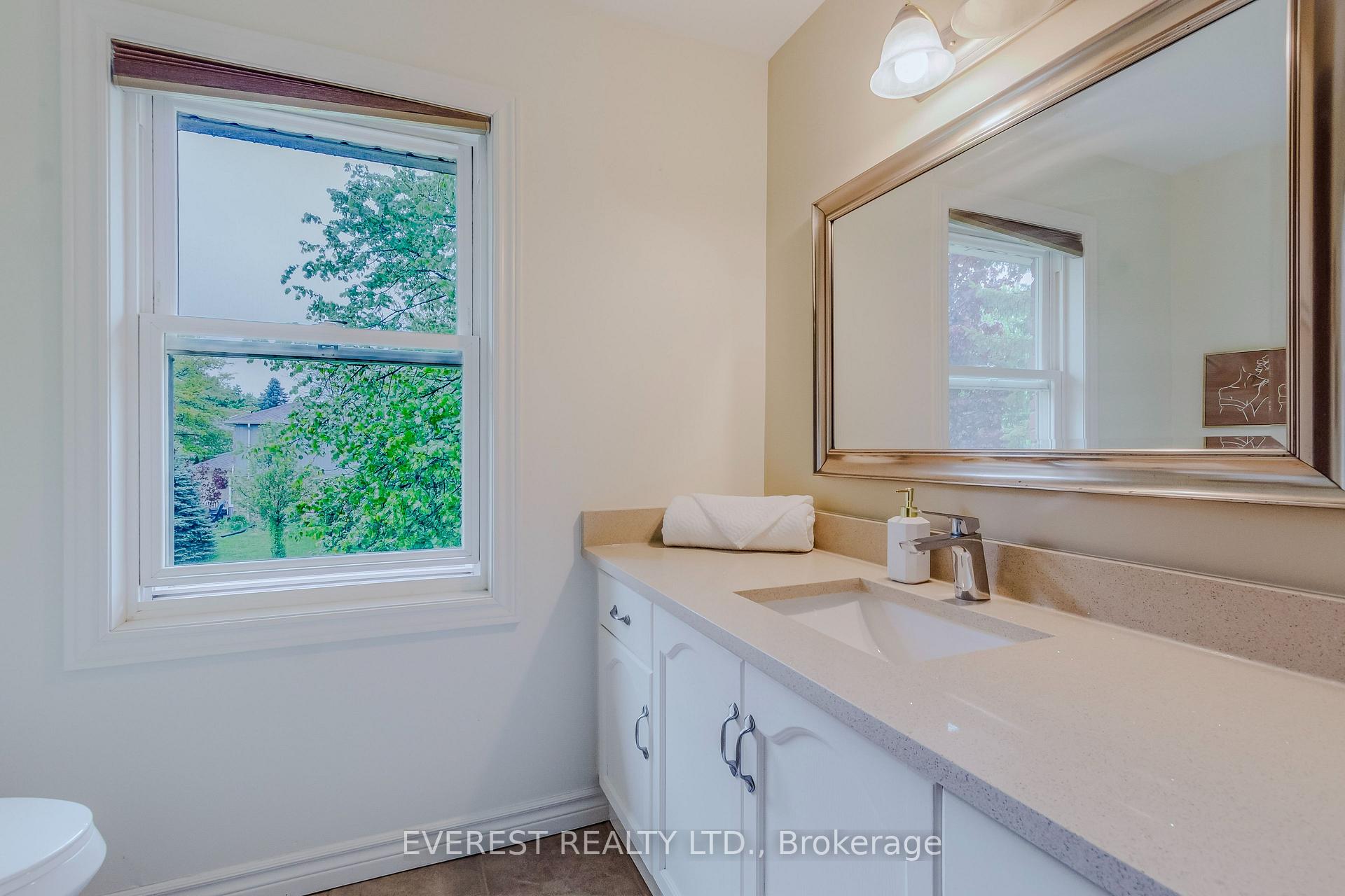 Photo 4 of 301 Sunnymeade Drive, Hamilton, Ancaster — HOMEH