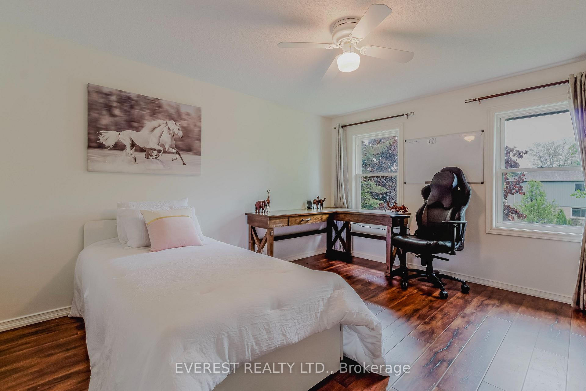 Photo 5 of 301 Sunnymeade Drive, Hamilton, Ancaster — HOMEH