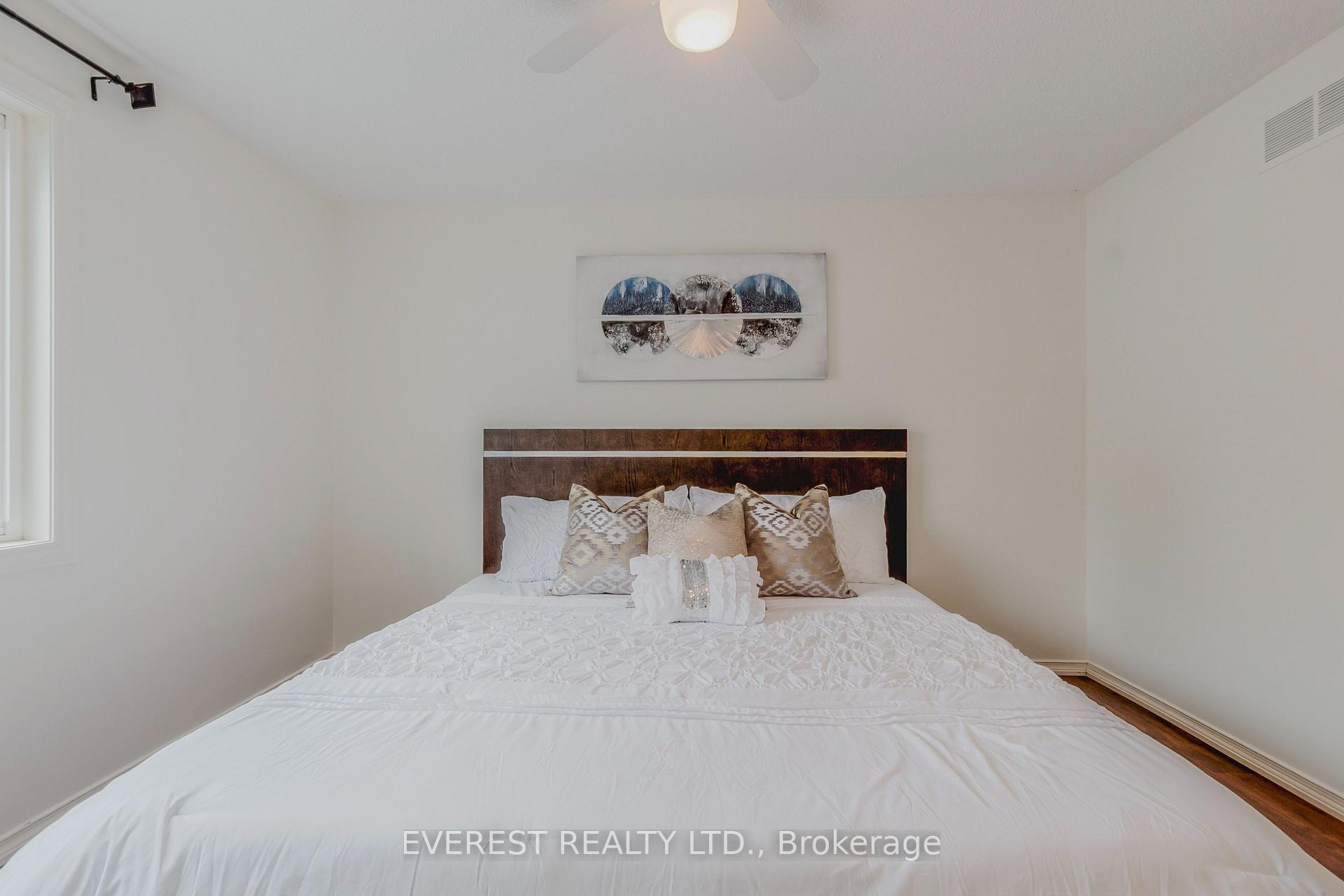 Photo 9 of 301 Sunnymeade Drive, Hamilton, Ancaster — HOMEH