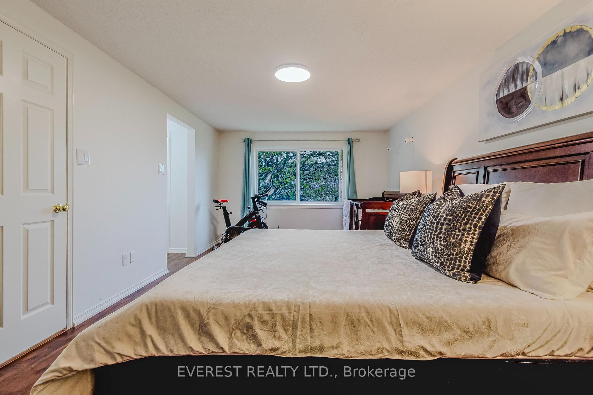 Photo 12 of 301 Sunnymeade Drive, Hamilton, Ancaster — HOMEH